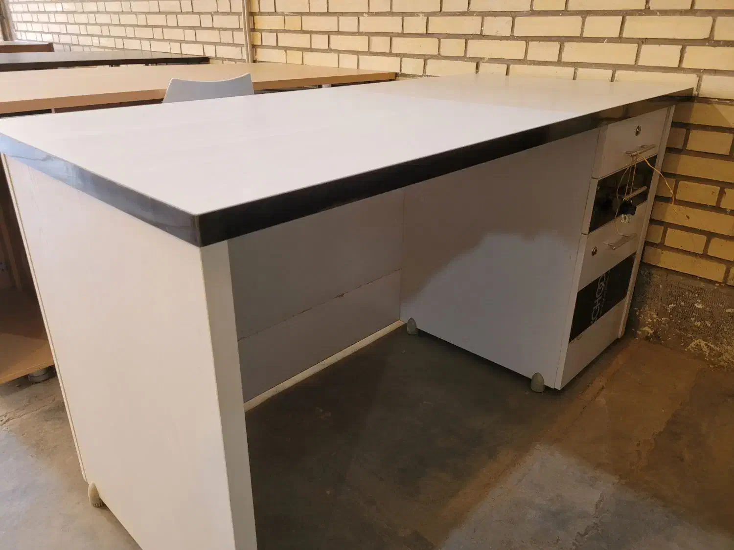 انواع میزهای خانگی (کتابخانه دار)و اداری|میز تحریر و کامپیوتر|اردبیل, |دیوار