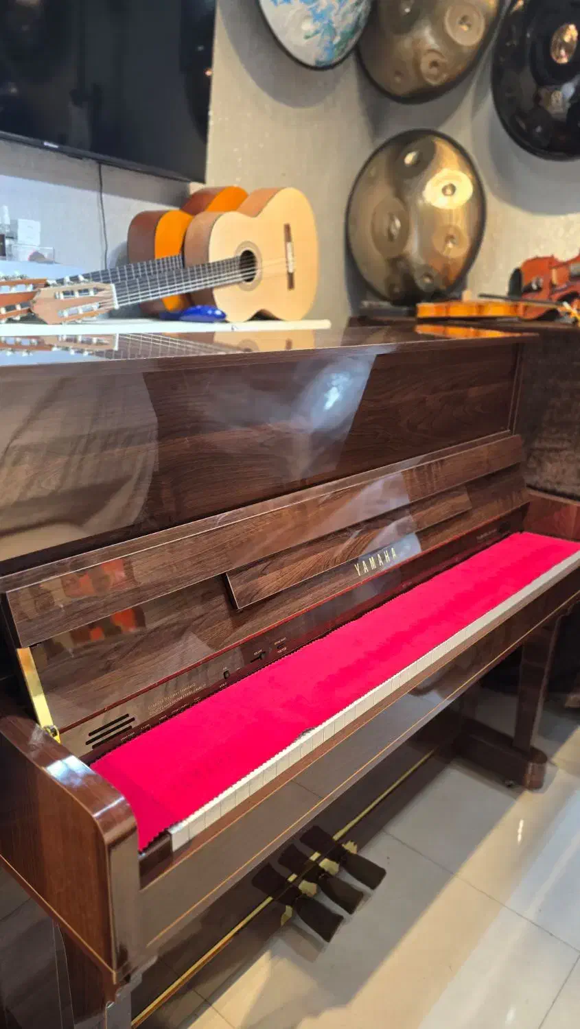 پیانو Yamaha Walnut  صدای وقار و زمان|پیانو، کیبورد، آکاردئون|اهواز, زیتون کارمندی|دیوار
