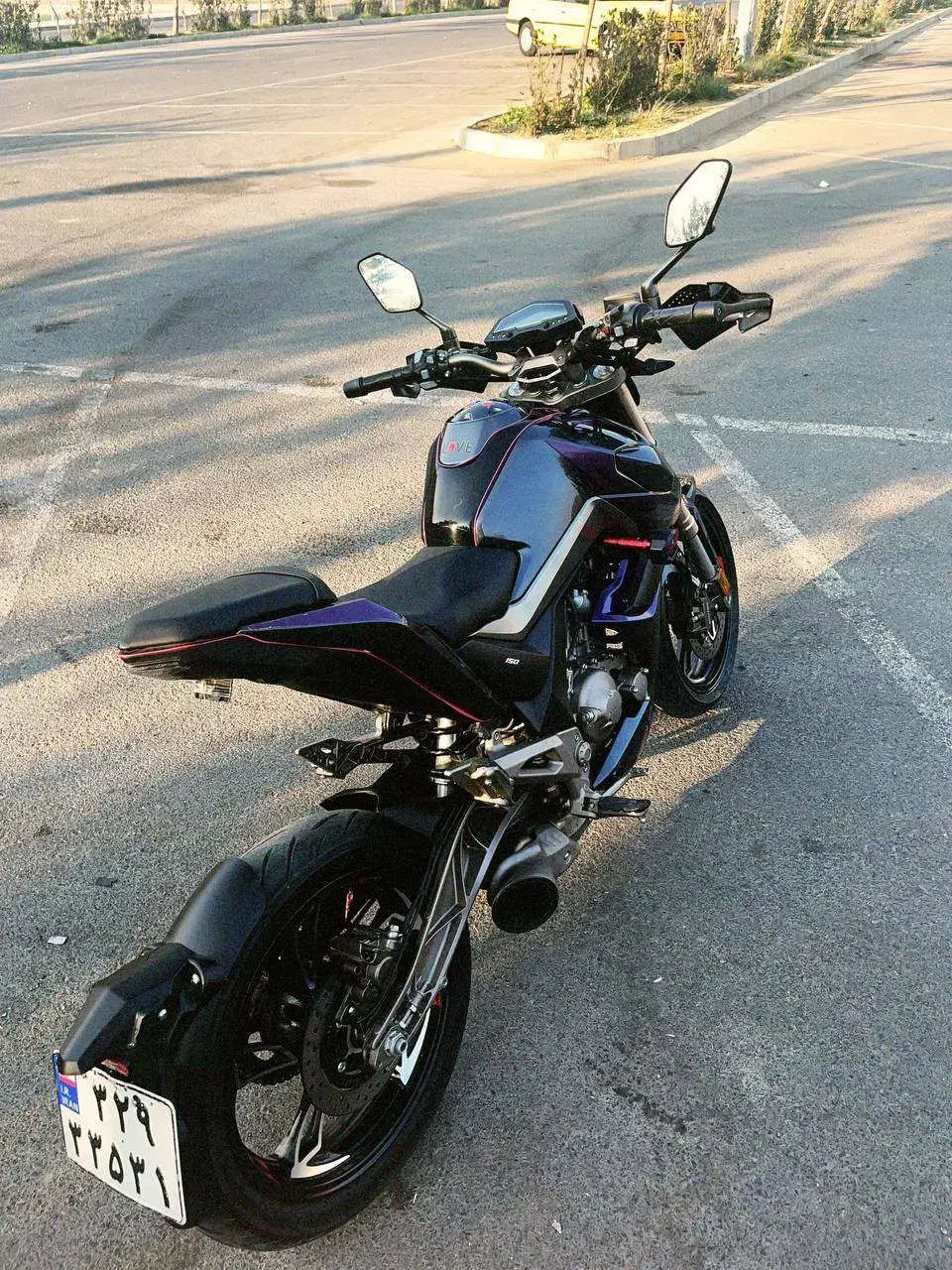 زونتس|موتورسیکلت|فردیس, نسترن غربی|دیوار