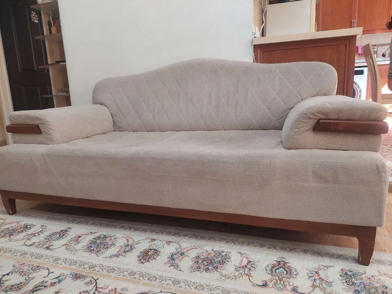 کاناپه|مبلمان خانگی و میز عسلی|اندیشه, اندیشه فاز ۴|دیوار