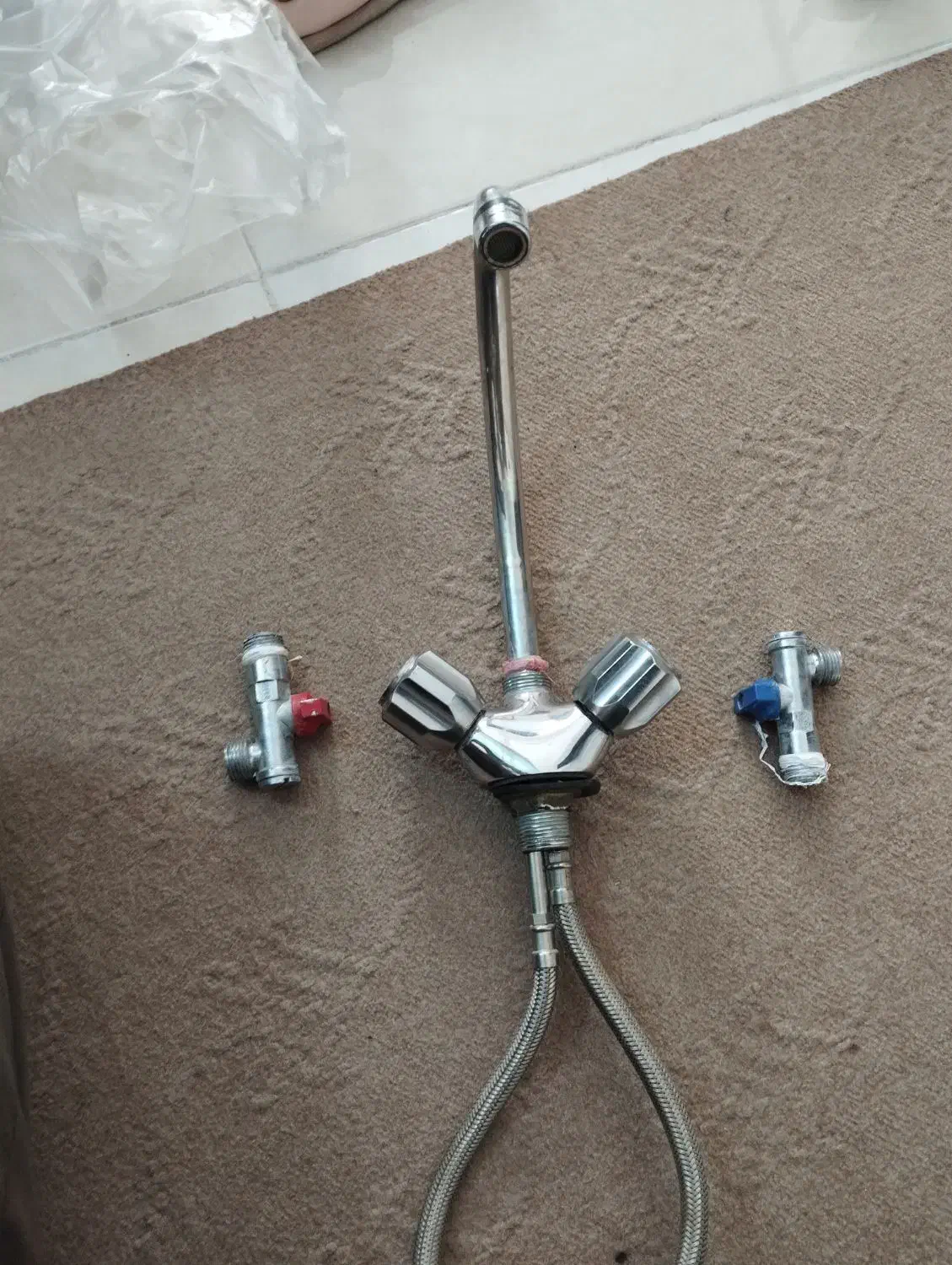 شیر روشویی درحد صفر کاملا سالم|لوازم سرویس بهداشتی|سقز, |دیوار