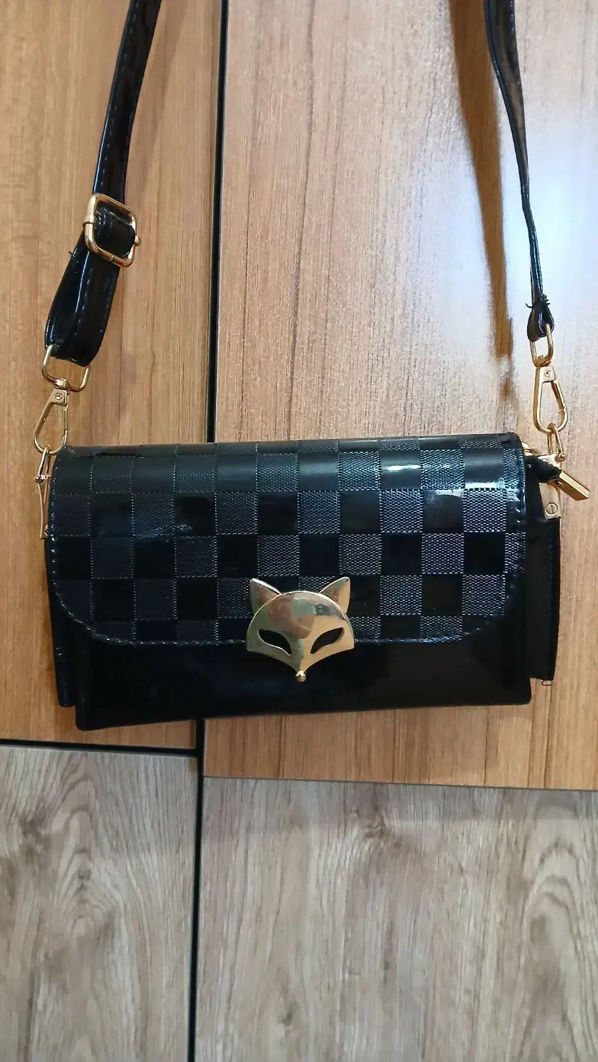 کیف|کیف، کفش، کمربند|پیشوا, |دیوار