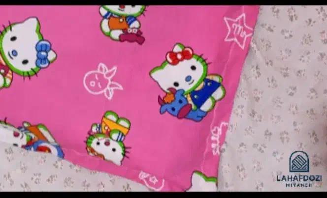 روبالشی دست‌دوز با دوخت تمیز و باکیفیت|رختخواب، بالش، پتو|میانه, |دیوار