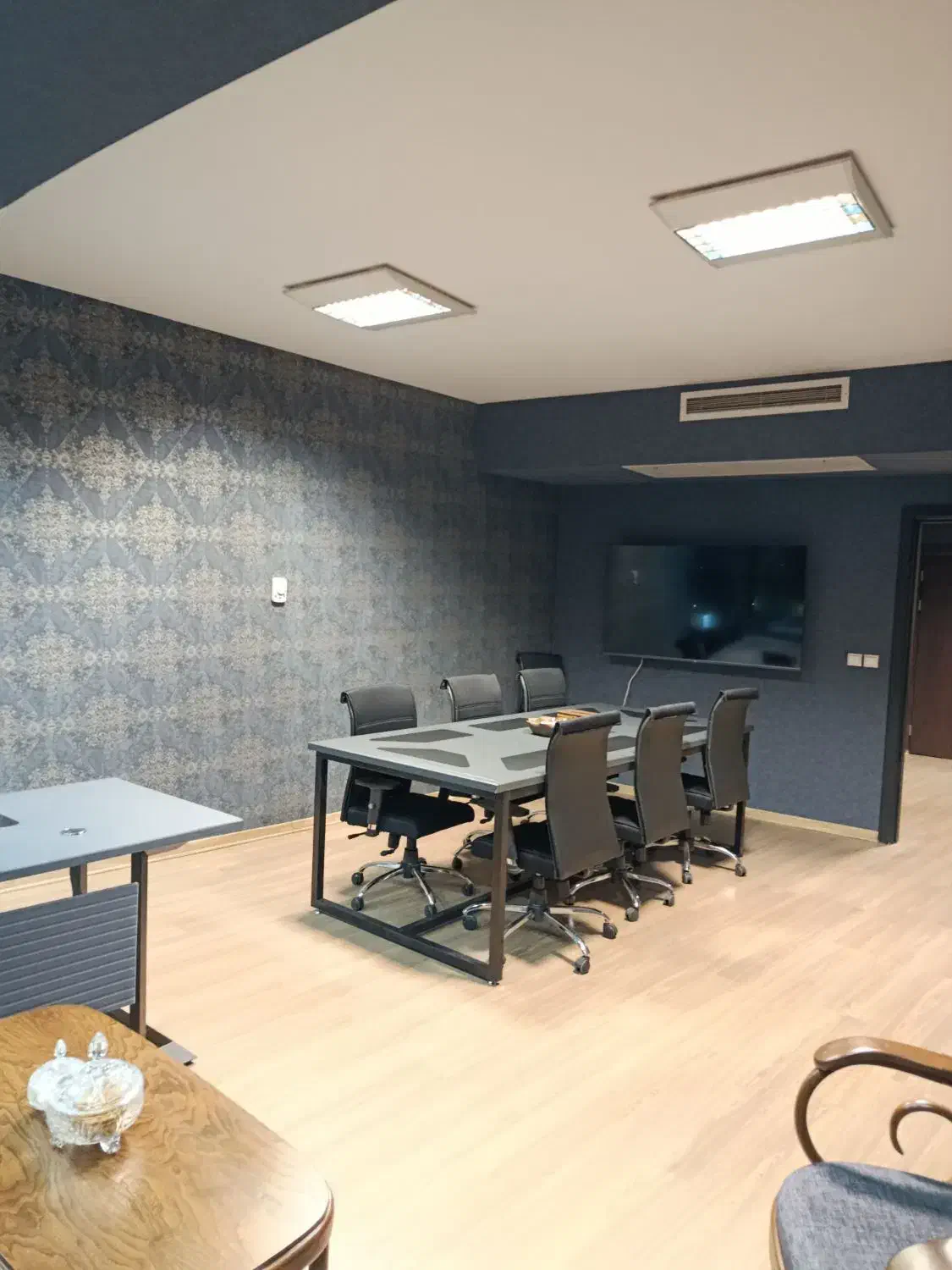 اجاره کوتاه مدت دفتر کار، برگزاری جلسات|اجارهٔ کوتاهمدت دفتر کار و فضای آموزشی|تبریز, |دیوار