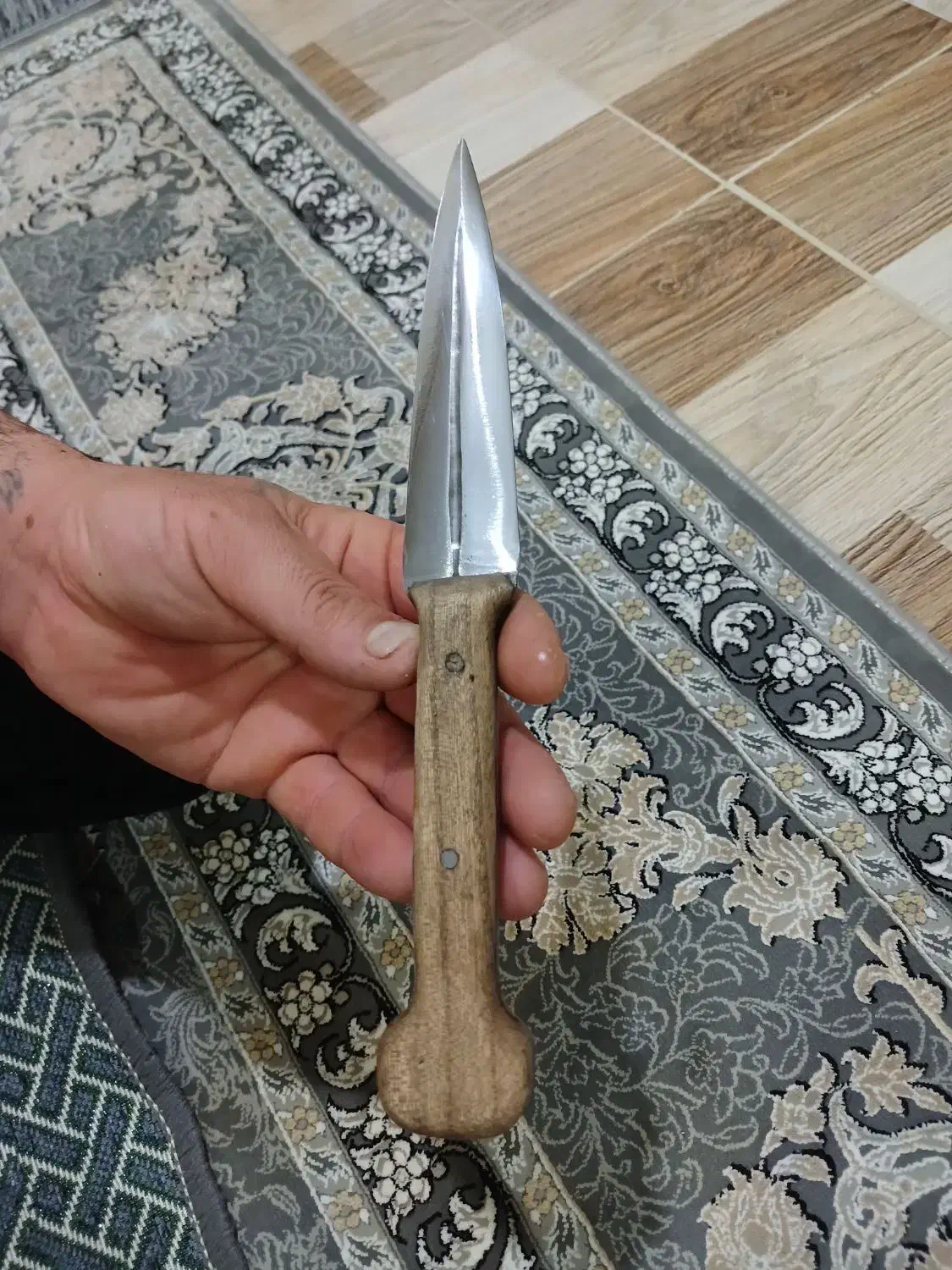 چاقو دو لبه|کلکسیون اشیاء عتیقه|همدان, |دیوار