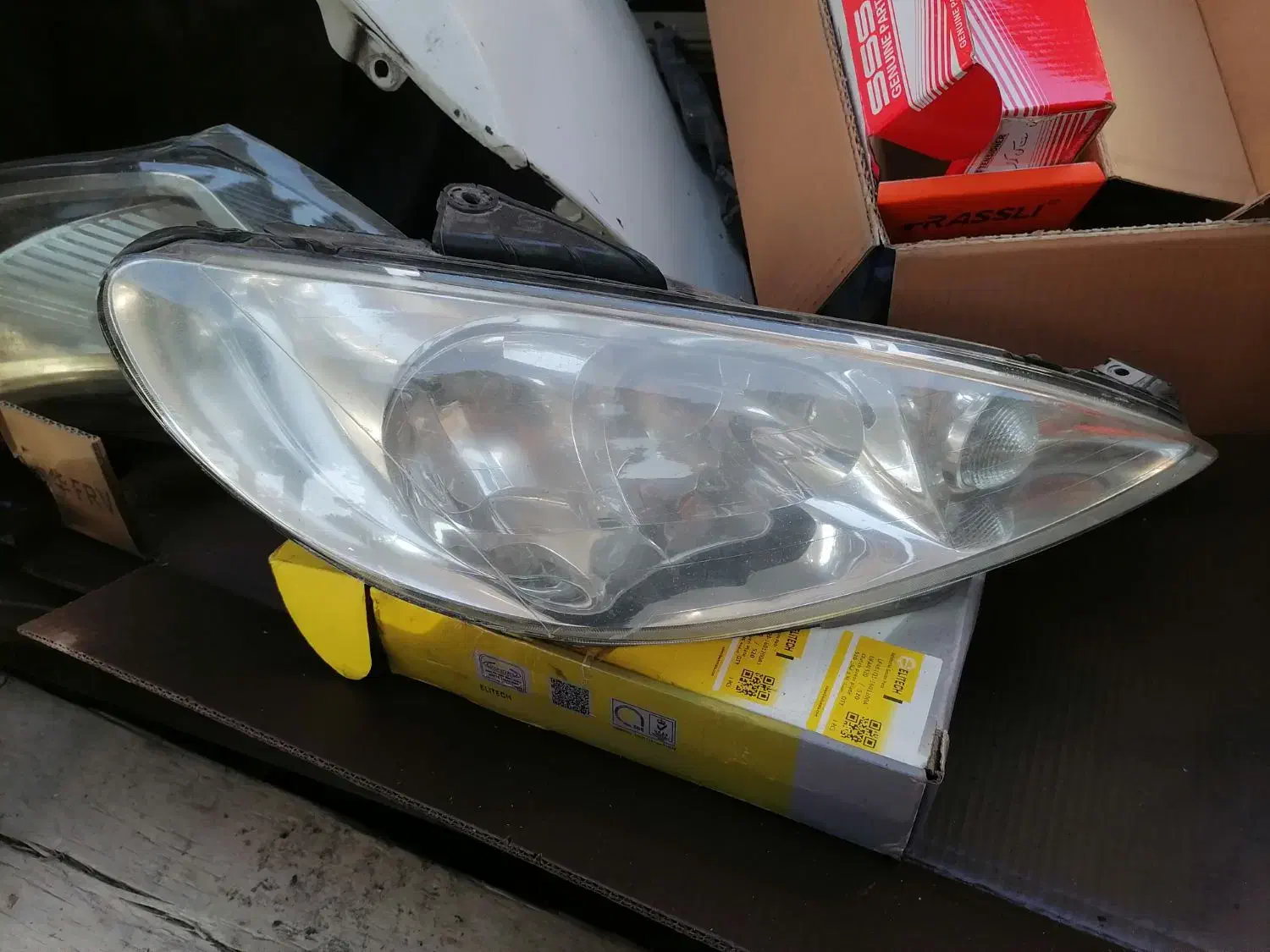 کاپوت 206 /چراغ 206|قطعات یدکی و لوازم جانبی|شیراز, انجیره|دیوار