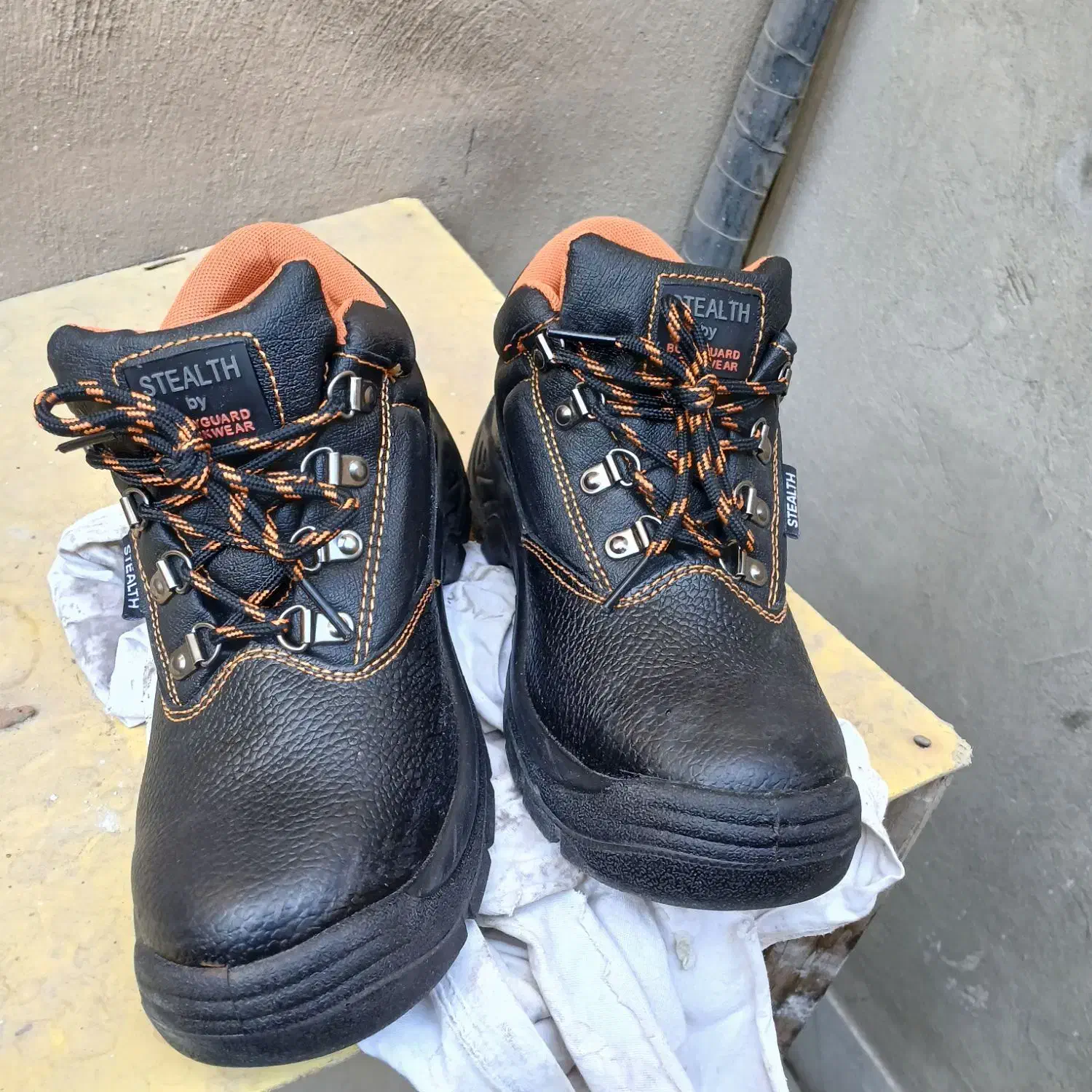 کفش ایمنی|کیف، کفش، کمربند|اصفهان, فیض|دیوار