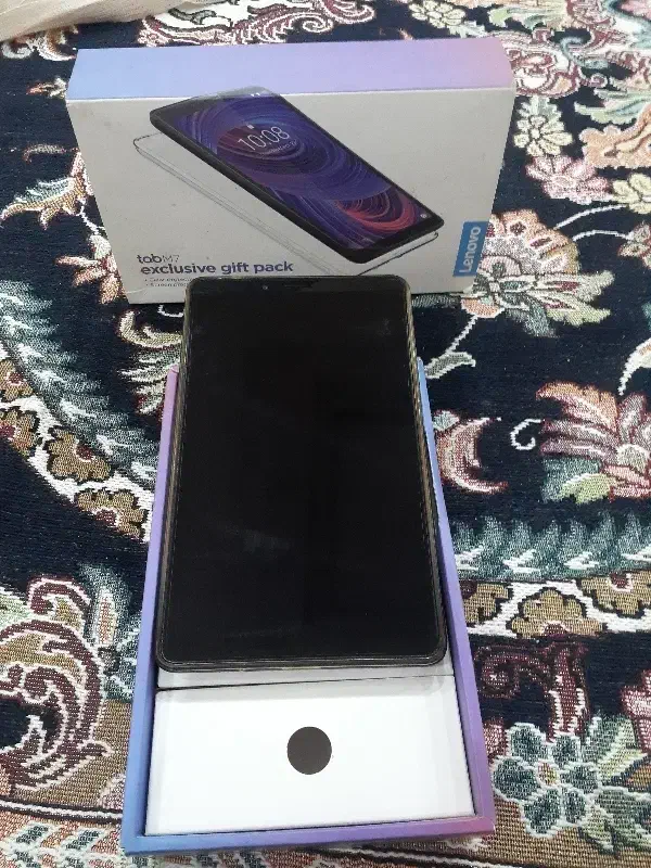 تبلت|تبلت|مشهد, کارمندان دوم|دیوار