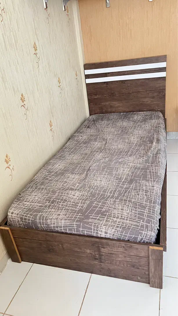 ست تخت و میز توالت به همراه تشک|تخت و سرویس خواب|کرمانشاه, |دیوار