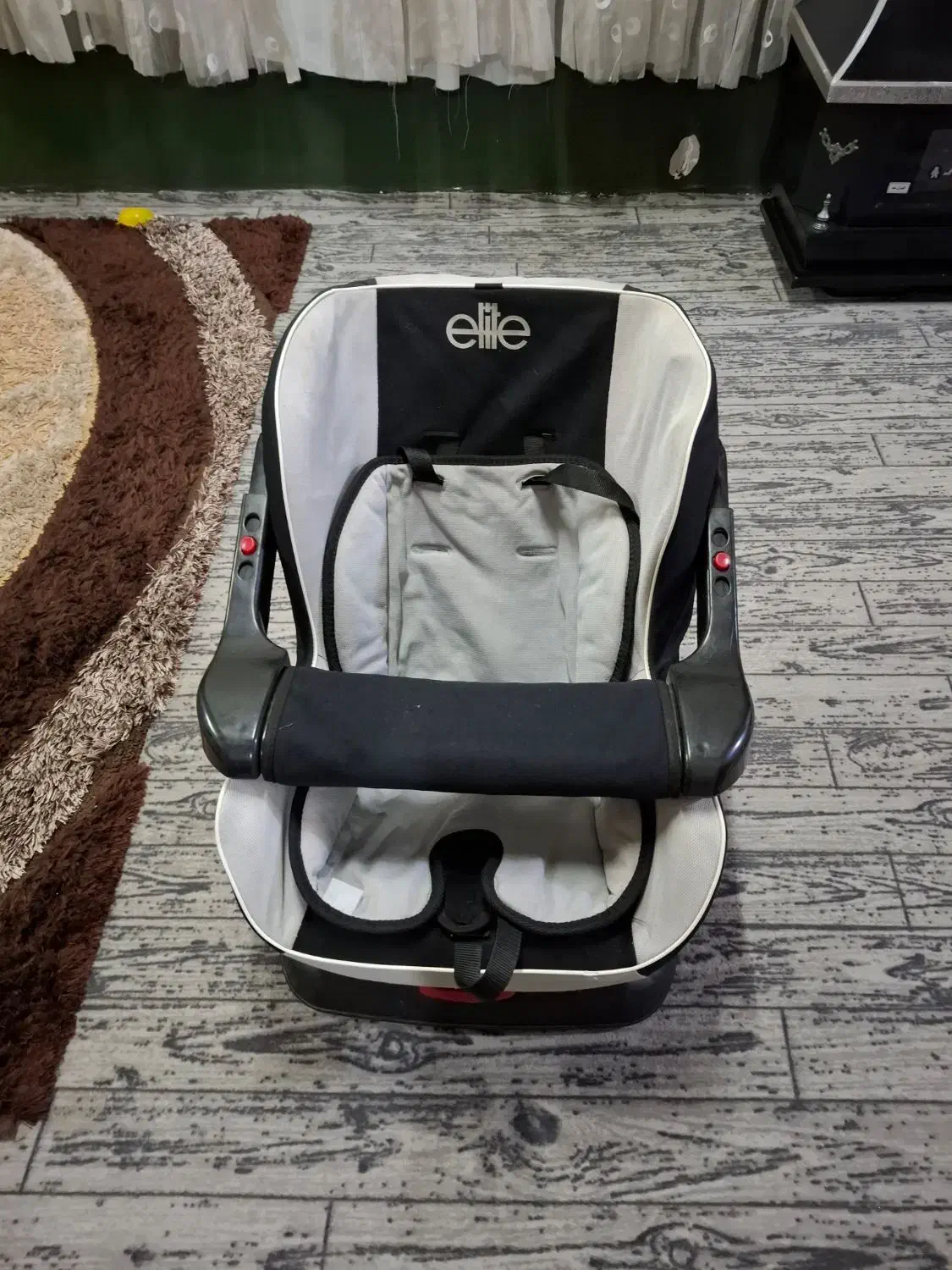 صندلی کودک در حد نو۳۵۰هزار|اسباب و اثاث بچه|بندر انزلی, سامانسر|دیوار