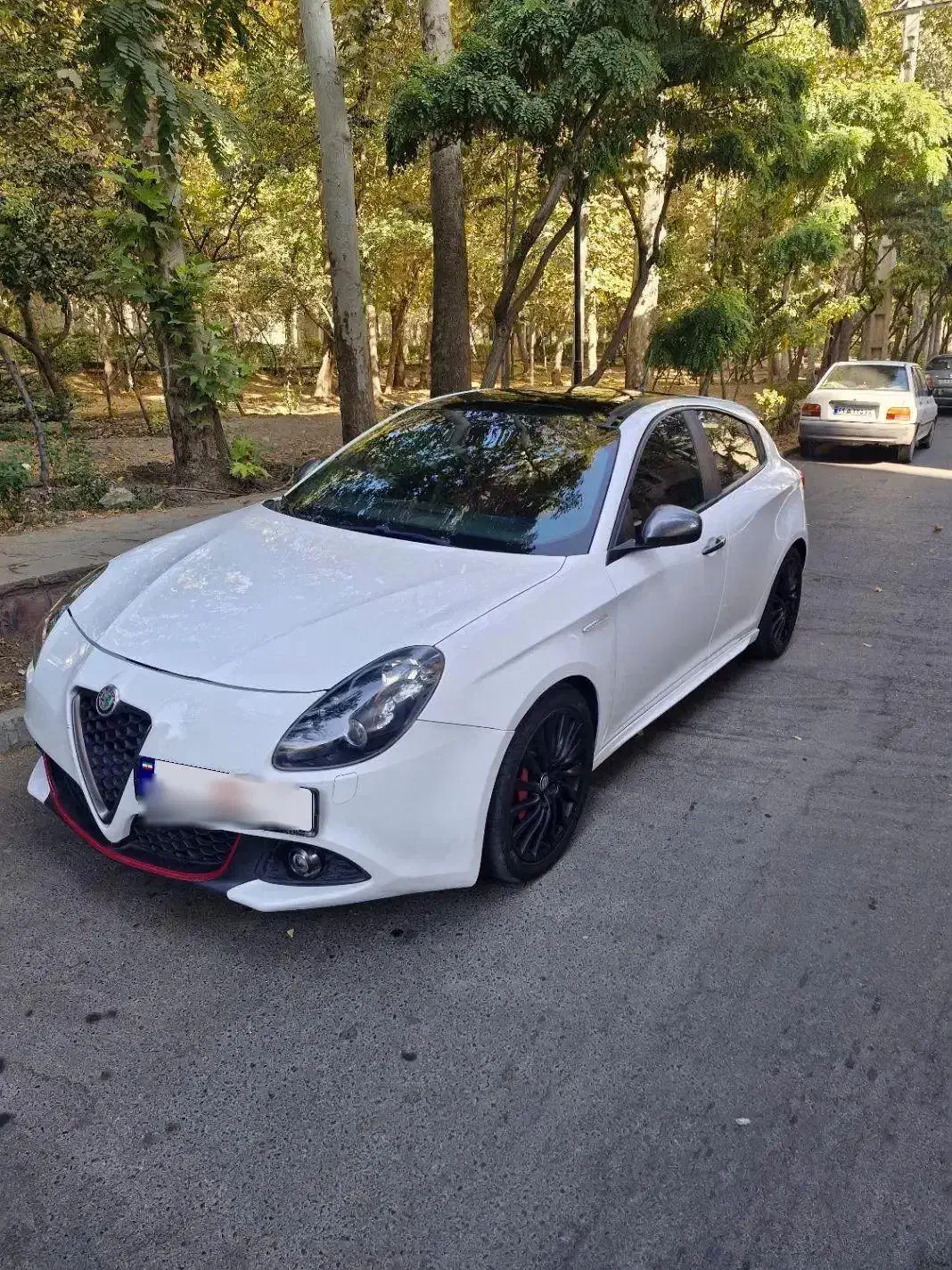 الفارومیو جولیتا ۲۰۱۷ داخل قرمز ۲برگ سند زیر قیمت|خودرو سواری و وانت|تهران, وردآورد|دیوار