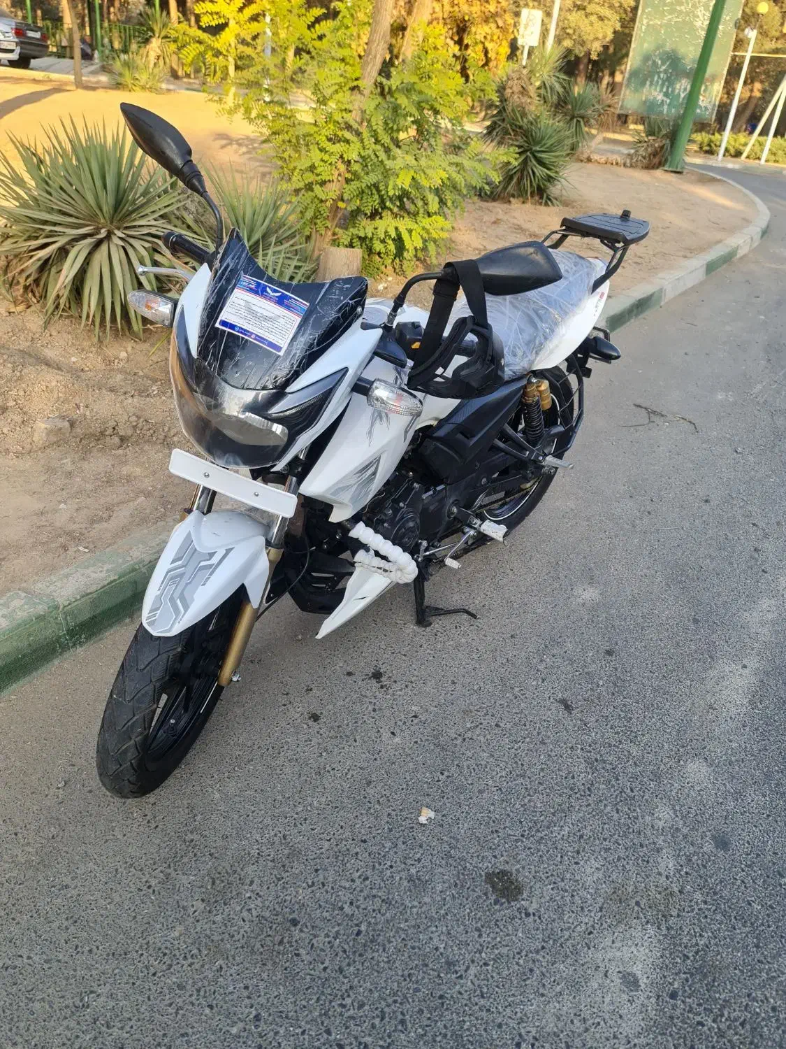 آپاچی ۱۸۰ سالم|موتورسیکلت|آفتاب, |دیوار