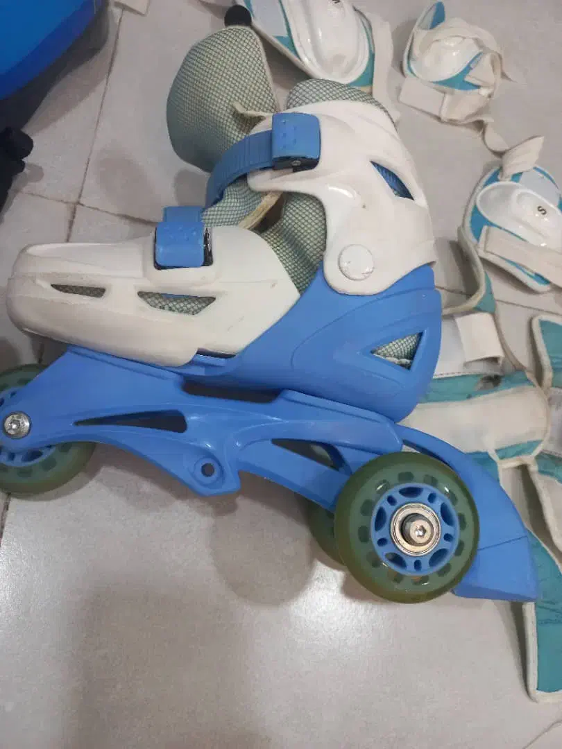 اسکیت اسپرت سایز ۳۰تا ۳۳ در حد نو با لوازم کامل|دوچرخه، اسکیت، اسکوتر|رفسنجان, |دیوار