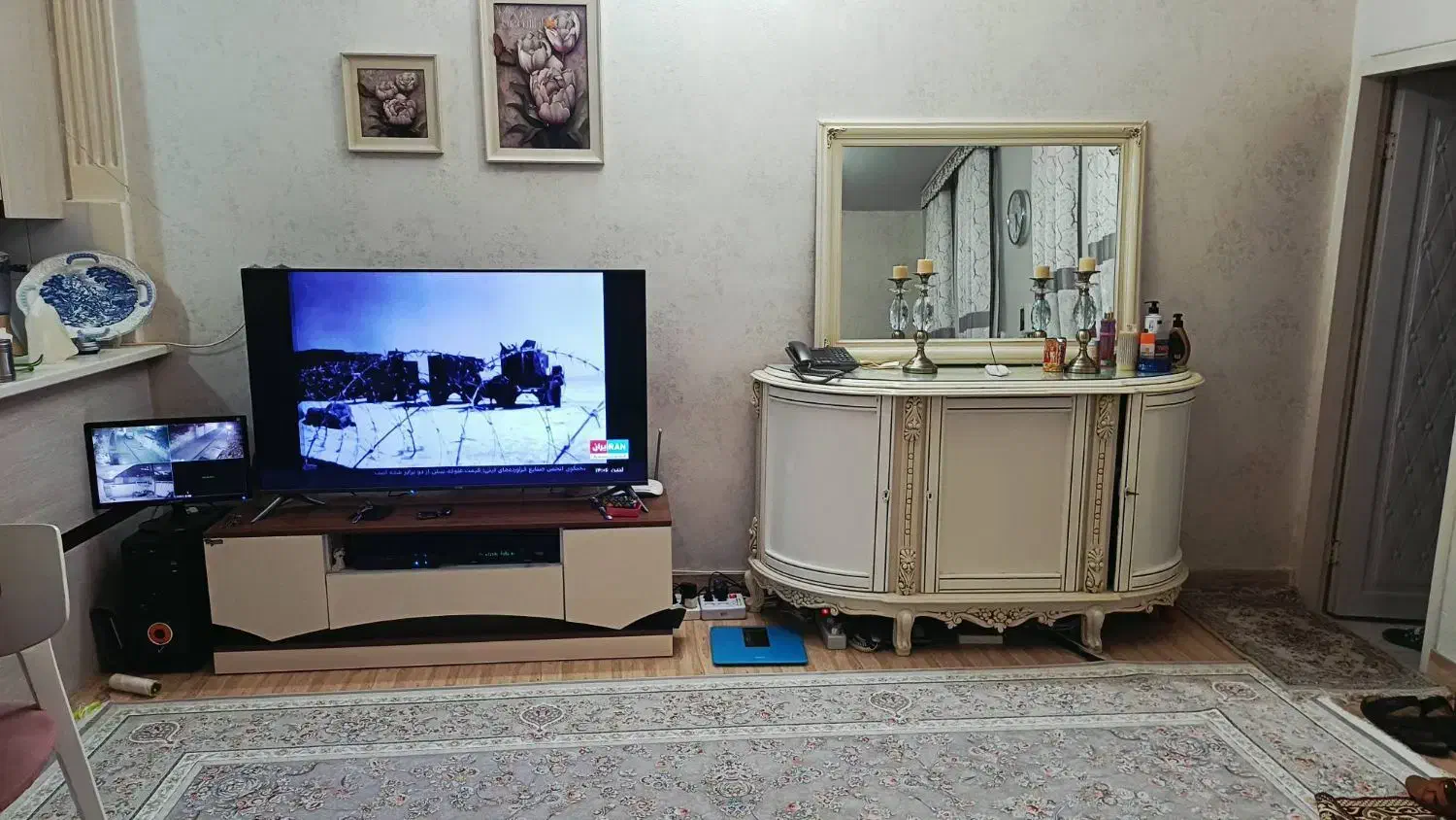 میز تلویزیون و کنسول و آینه|میز تلویزیون|تهران, صادقیه|دیوار
