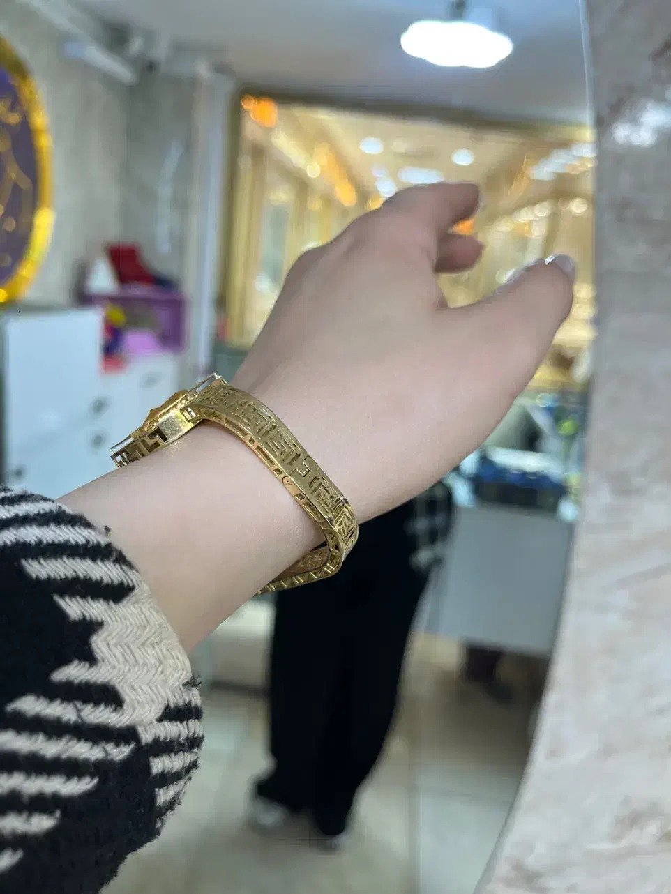 دستبند ورساچه|جواهرات|اندیشه, اندیشه فاز ۱|دیوار