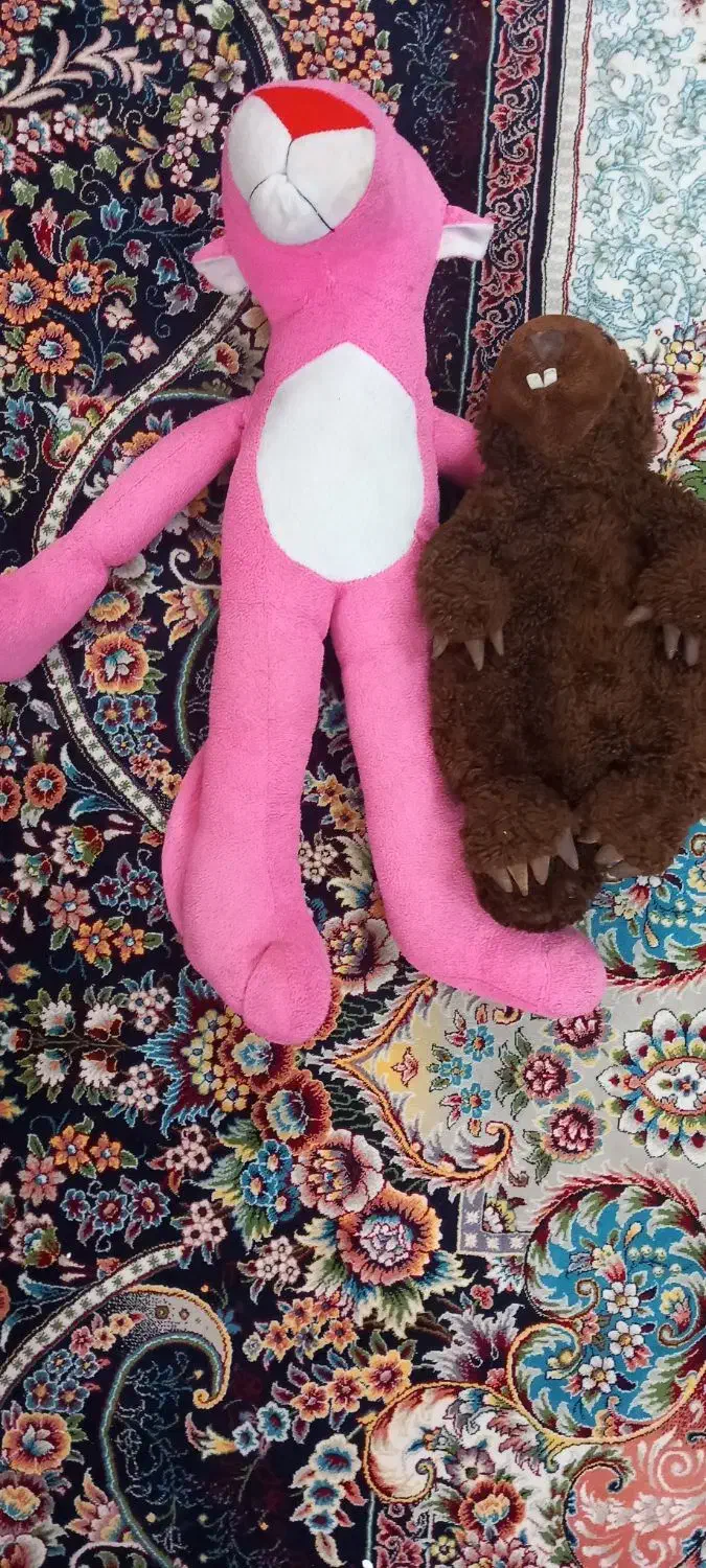 عروسک|اسباب‌بازی بچه|قم, شهر قائم|دیوار