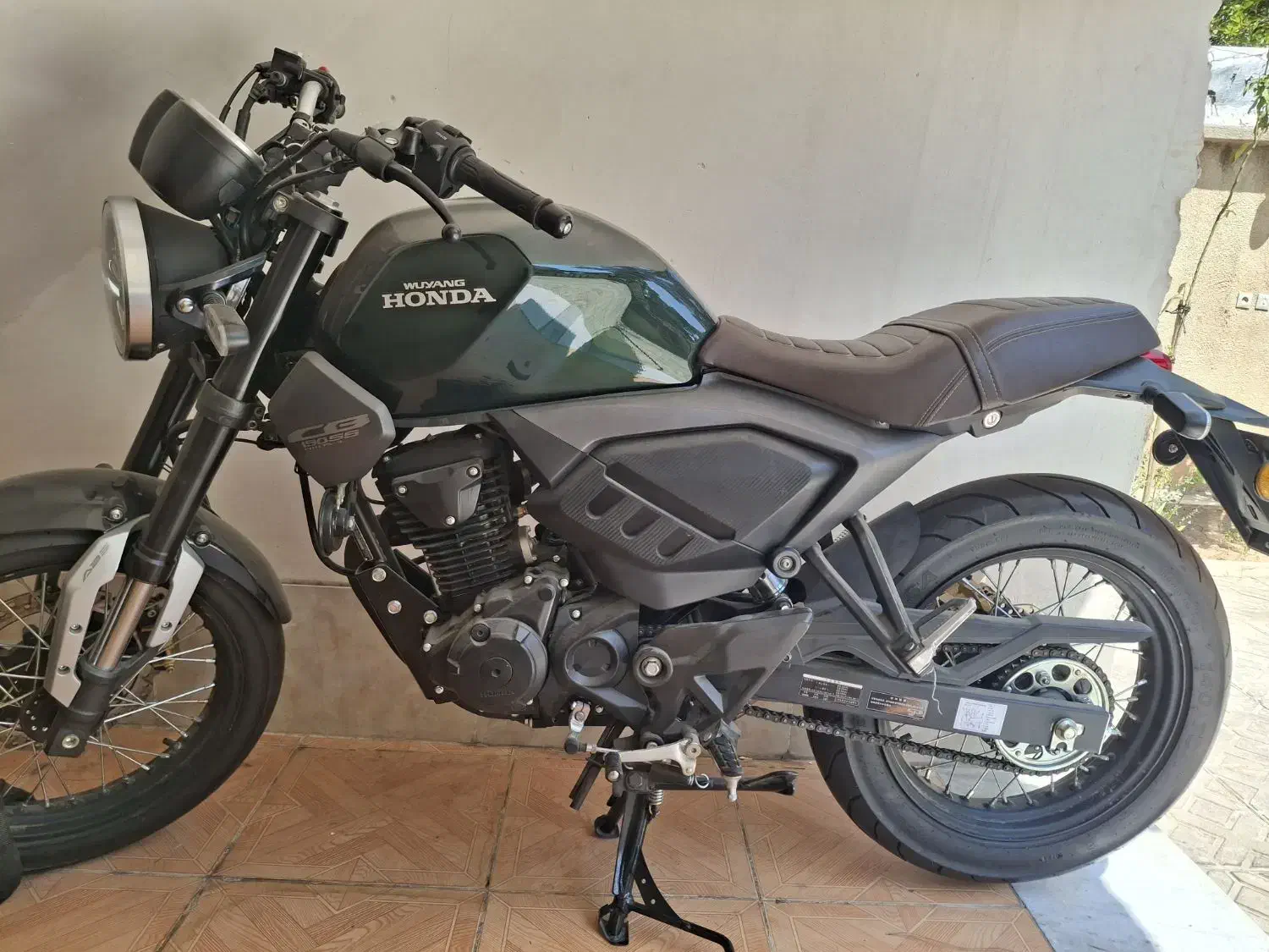 سی بی ۱۹۰ مدل ۱۴۰۲ تمیز ۲۰۰۰کار کرد|موتورسیکلت|شیراز, دشت چنار|دیوار