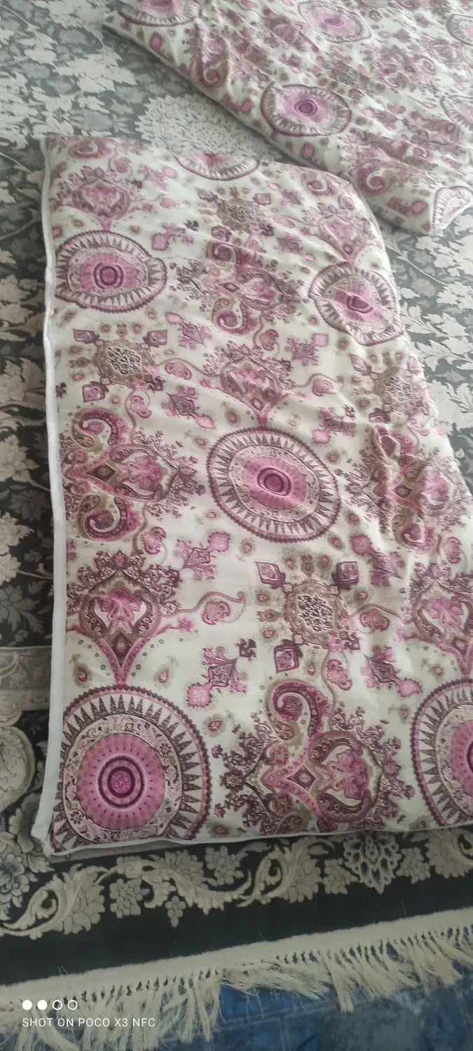 دو عدد تشک و یک لحاف|رختخواب، بالش، پتو|بیرجند, |دیوار