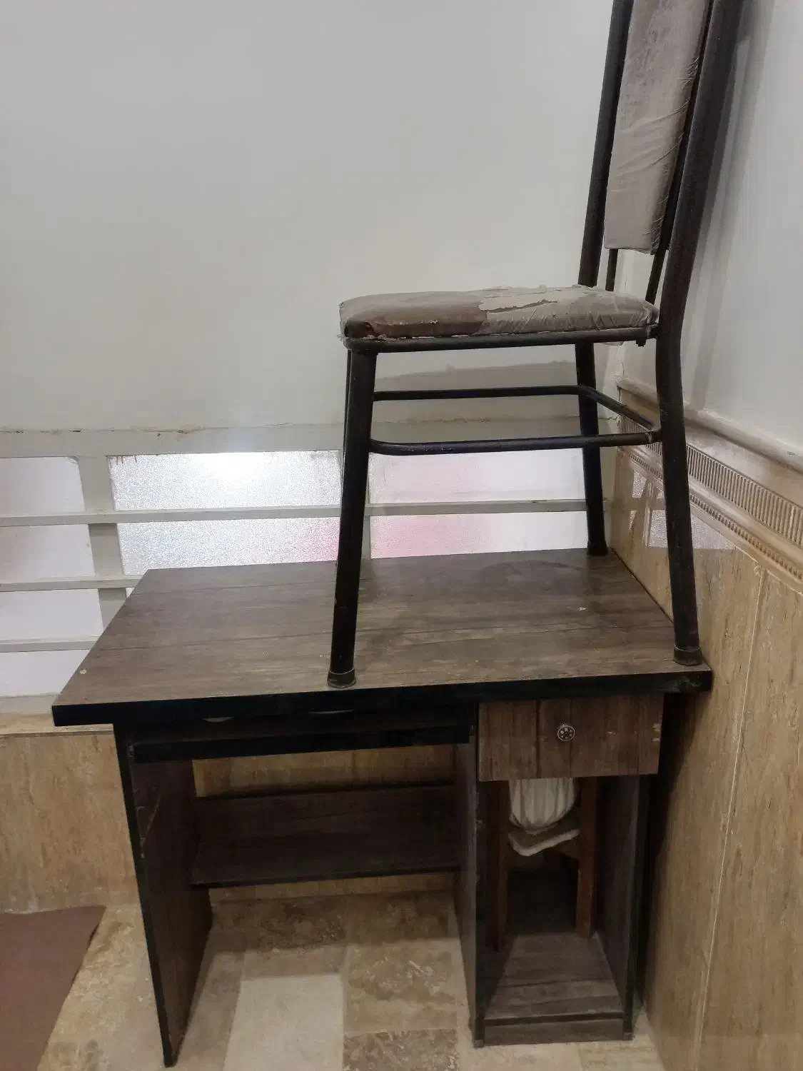 صندلی ومیز تحریر|میز تحریر و کامپیوتر|قم, قلعه کامکار|دیوار