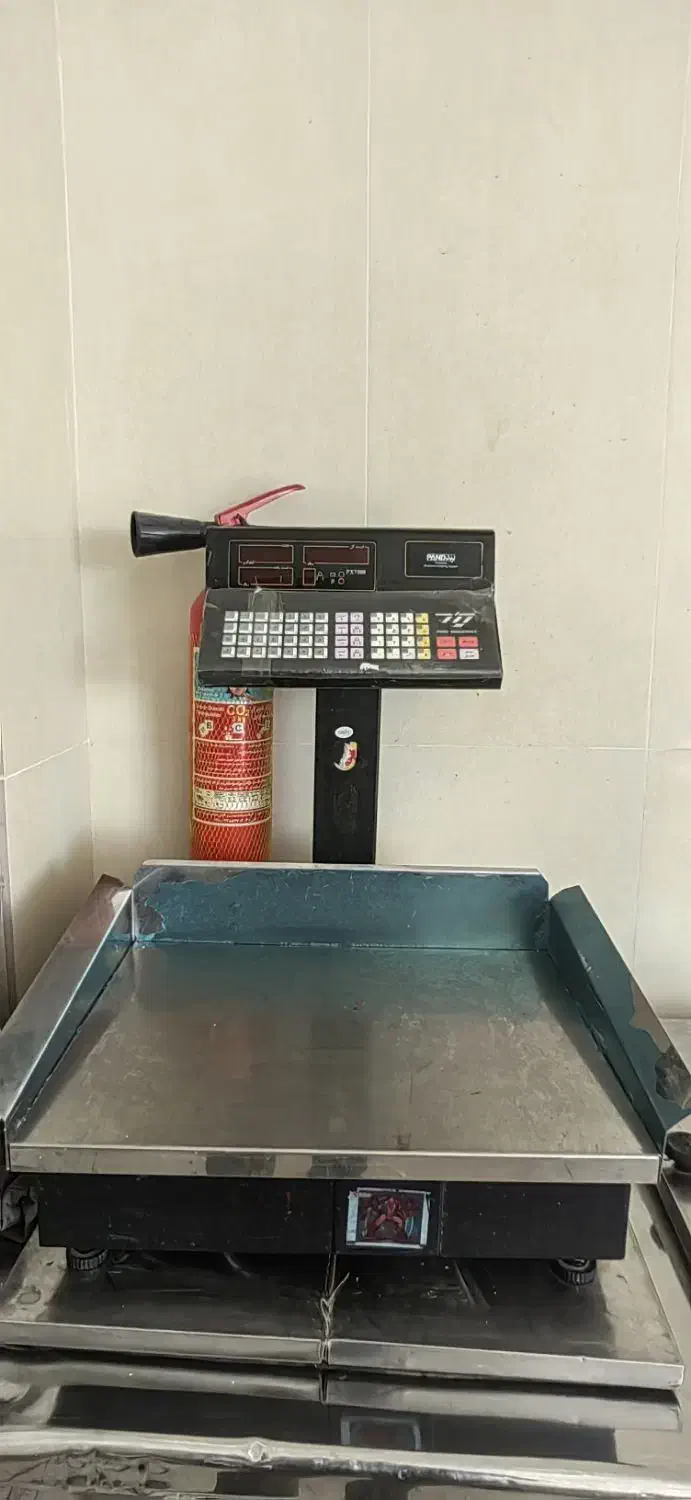 یک عدد فریز و یخچال یک ترازو پند دیجیتال 50 کیلویی|فروشگاه و مغازه|چابهار, |دیوار