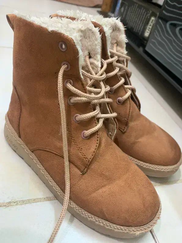 کفش نو|کیف، کفش، کمربند|بیرجند, |دیوار