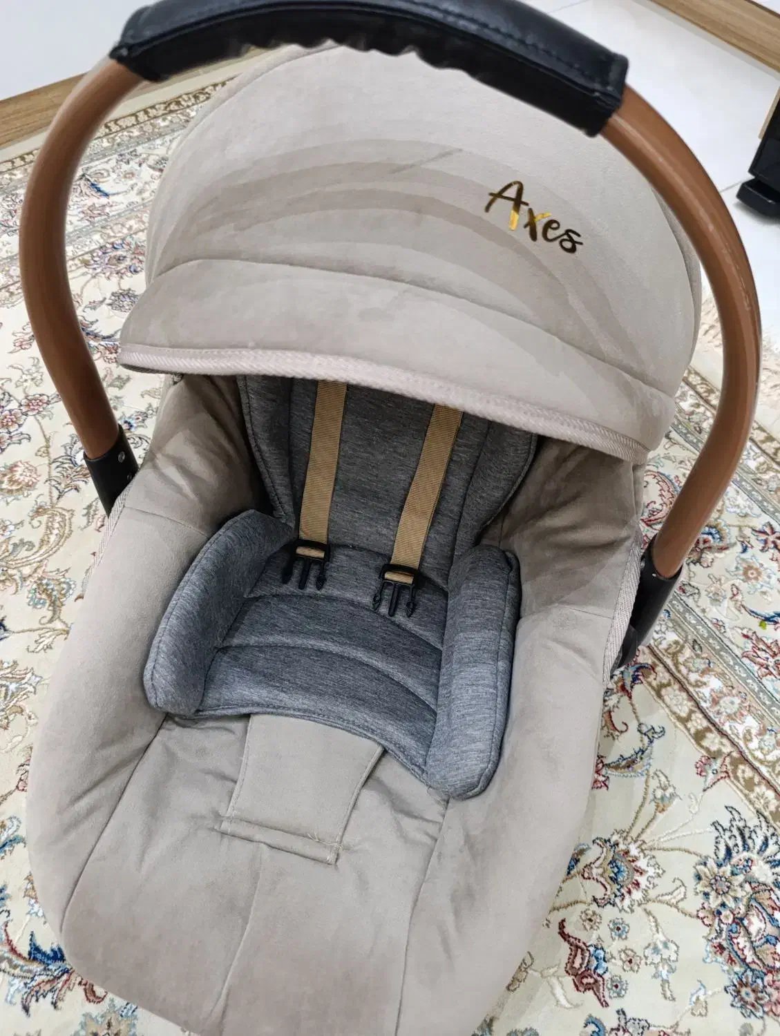 کریر زیبا و نو|کالسکه و لوازم جانبی|نهاوند, |دیوار