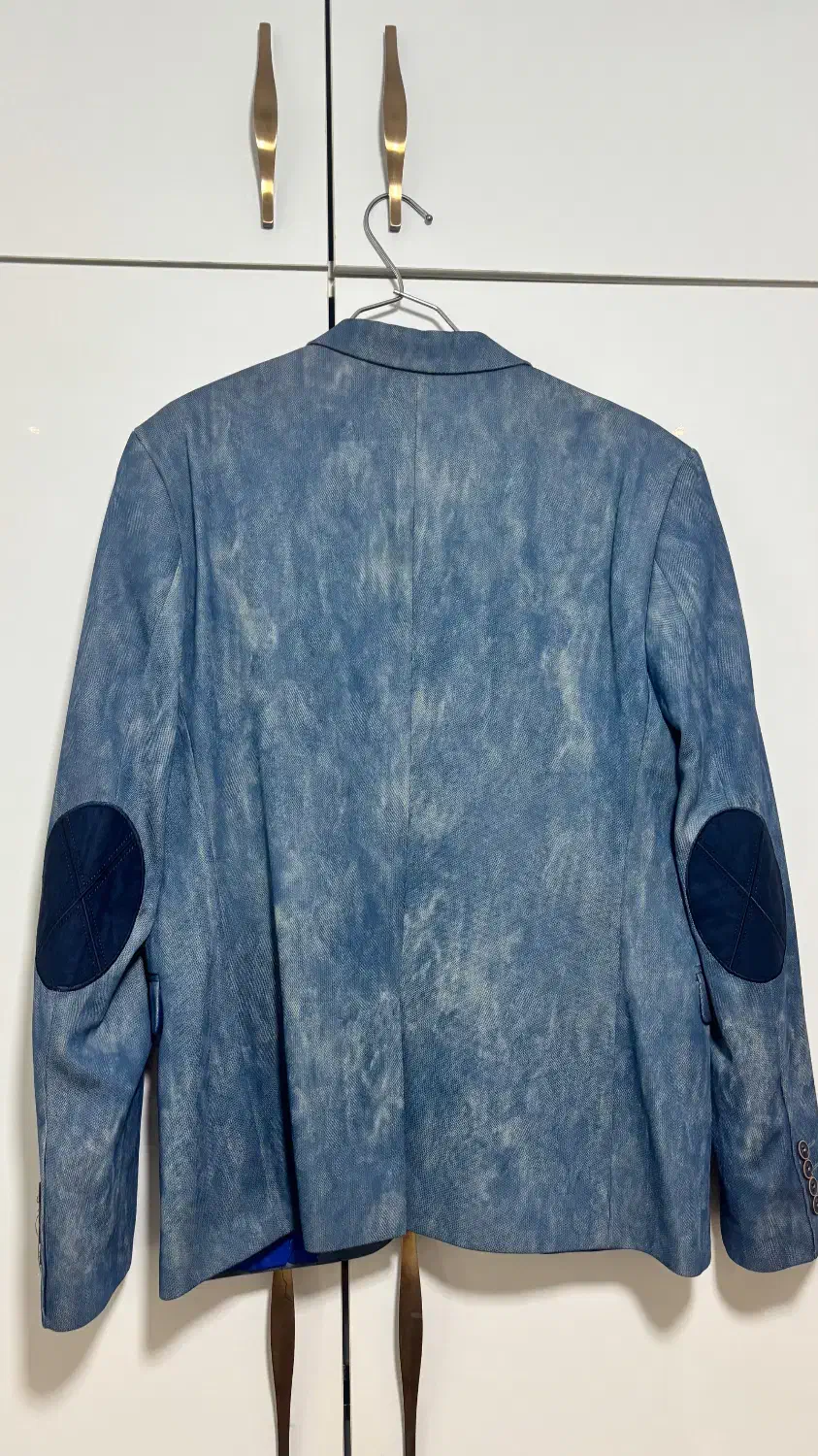 کت تک‌اسپرت|لباس|بندر انزلی, آذربایجان|دیوار