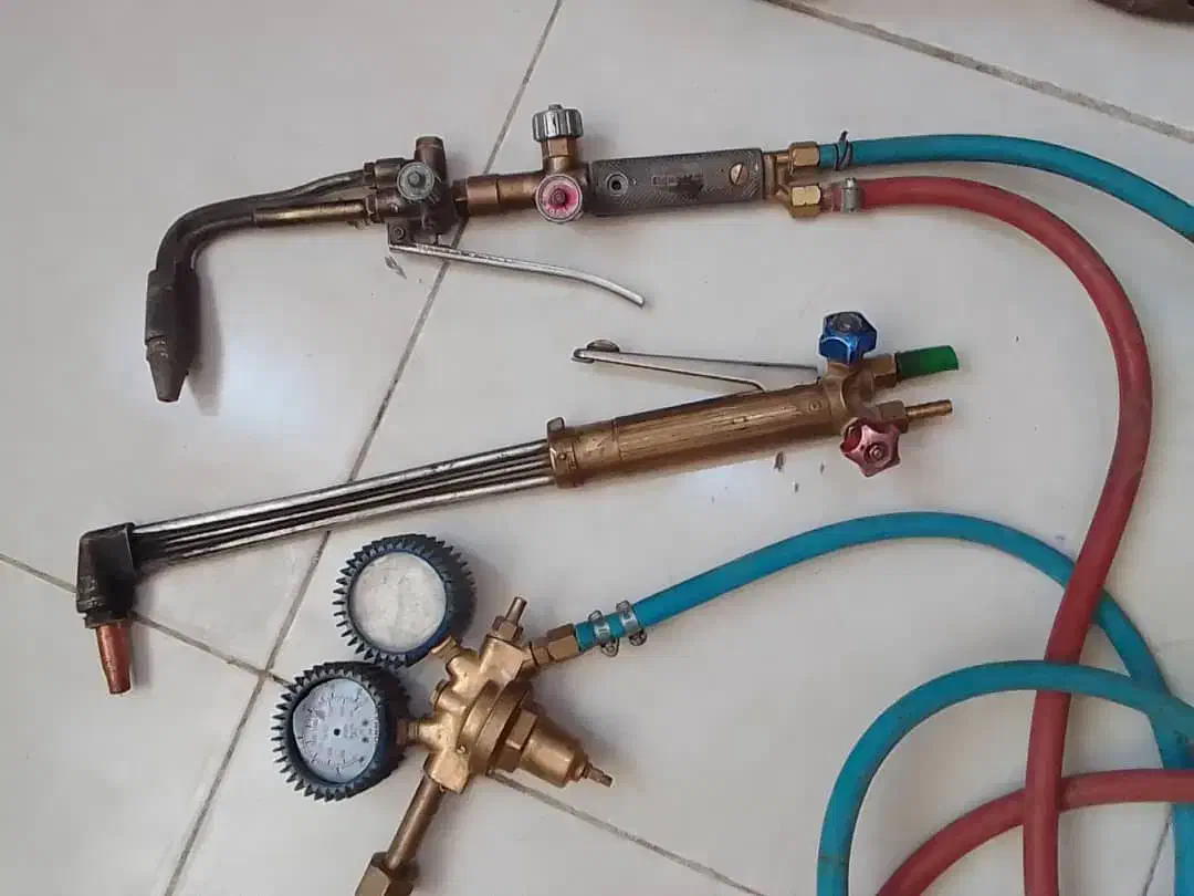 کپسول گاز و هوا|ابزارآلات|بومهن, |دیوار