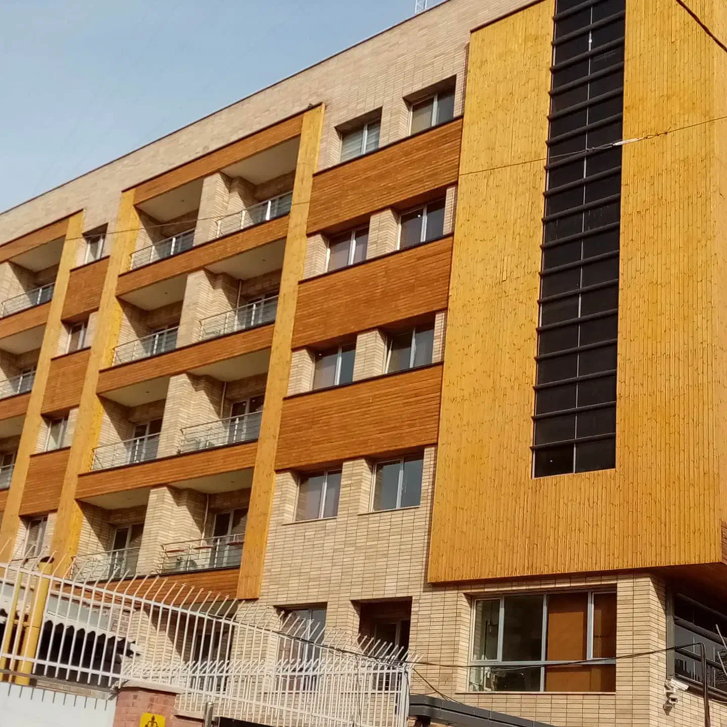 نصب تابلو ونما کامپوزیت و چوب ترمو و حروف چلنیوم|خدمات پیشه و مهارت|تهران, گرگان|دیوار