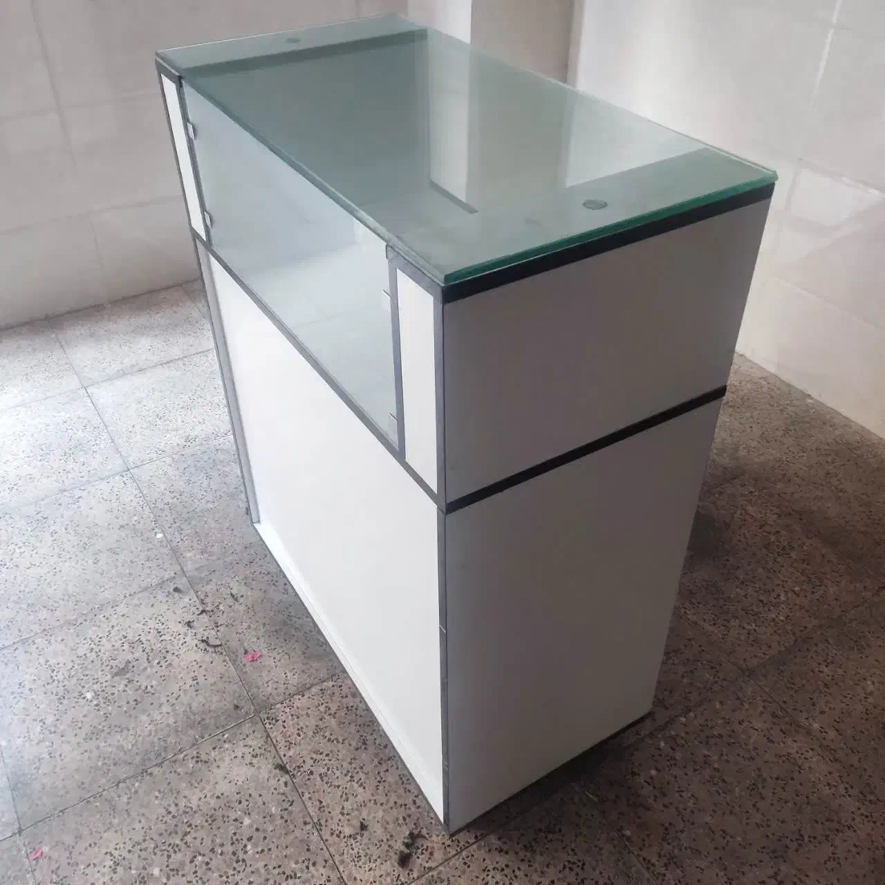 فروش ویترین عطر تمیز|فروشگاه و مغازه|بهارستان, |دیوار