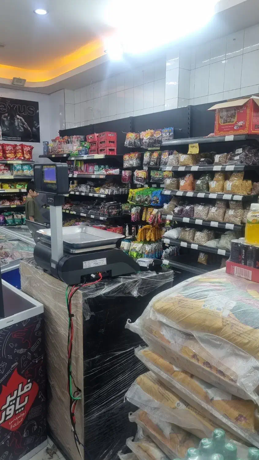 استخدام صندوقدار خانم / چیدمان آقا|استخدام خدمات فروشگاه و رستوران|شیراز, لب آب|دیوار