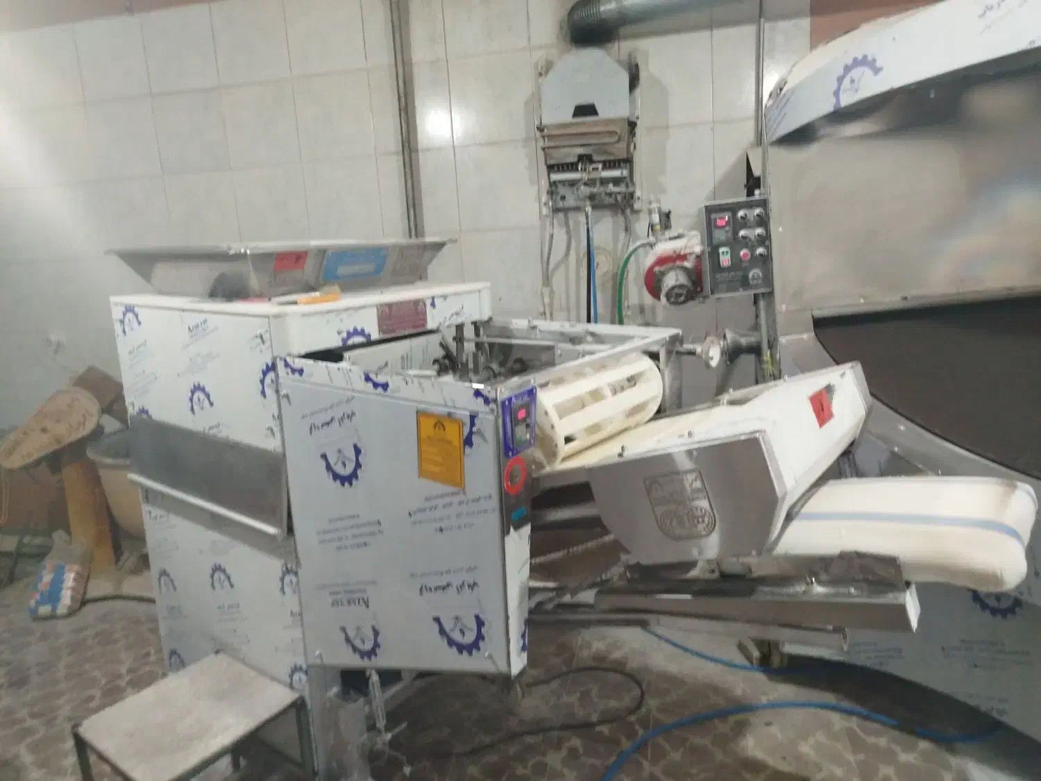 گردون شیب دار نانوایی و سه کاره آذر یاپ کم کارکرد|فروشگاه و مغازه|ورزقان, |دیوار