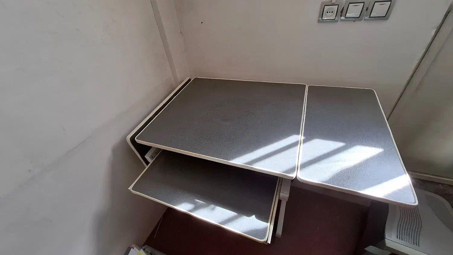 میز تحریر و کامپیوتر|میز تحریر و کامپیوتر|کنگاور, |دیوار