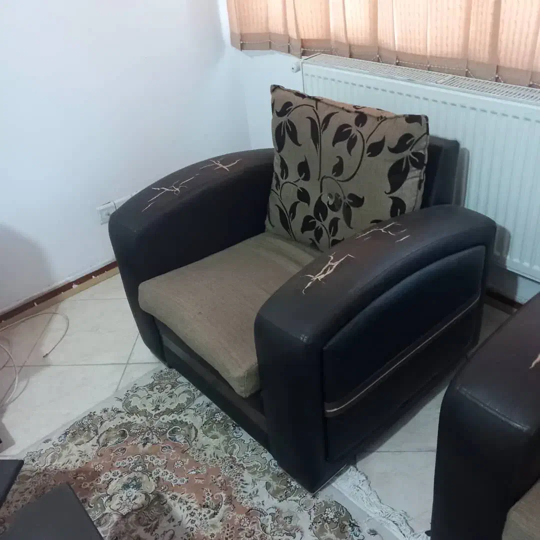 مبلمان  و میز عسلی ۴ نفره شیک رنگ شکلاتی|مبلمان خانگی و میز عسلی|فولادشهر, فولادشهر|دیوار