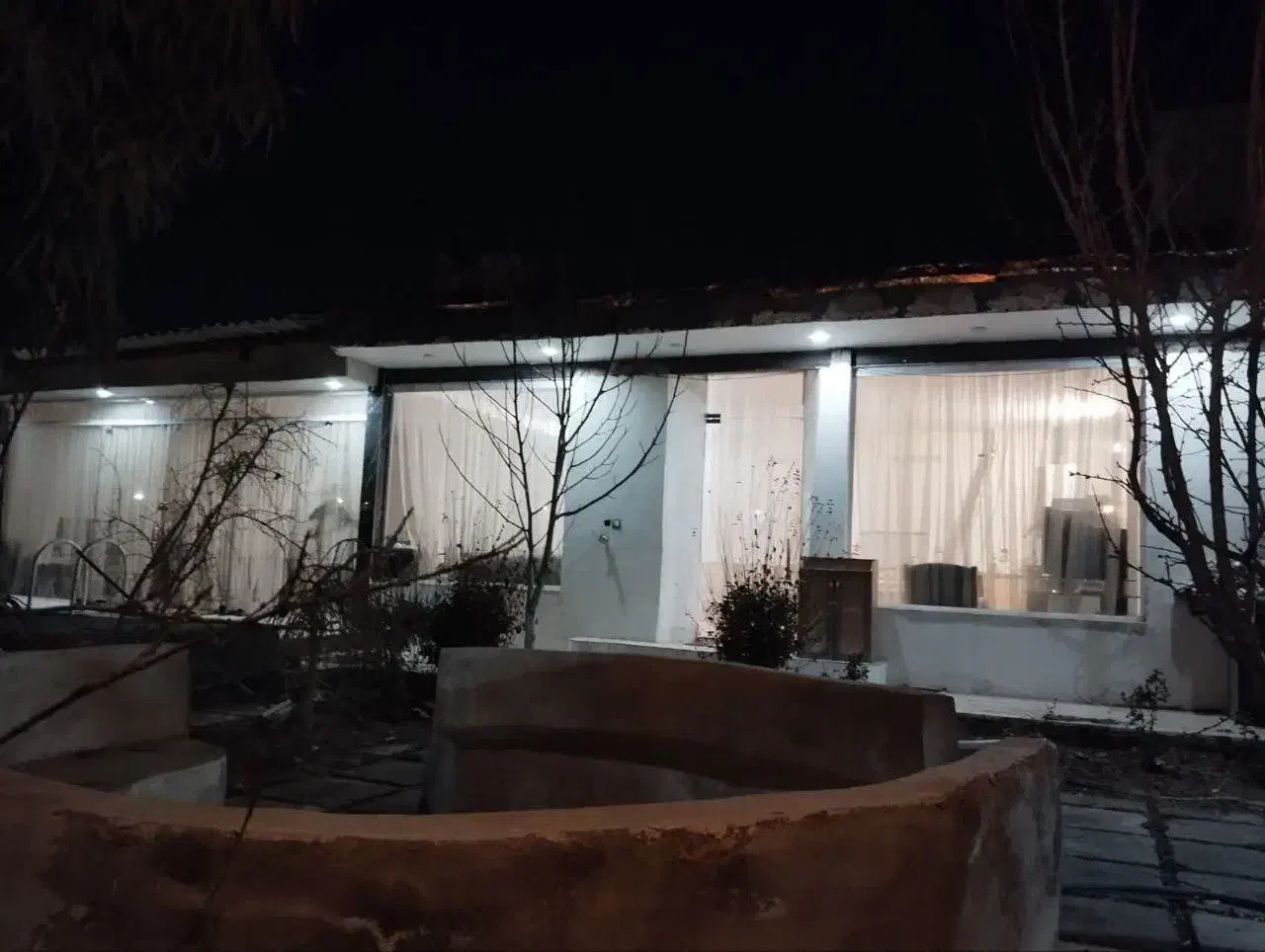 اجاره باغ ویلا|اجارهٔ کوتاه‌مدت ویلا و باغ|اصفهان, قلعه جوم|دیوار