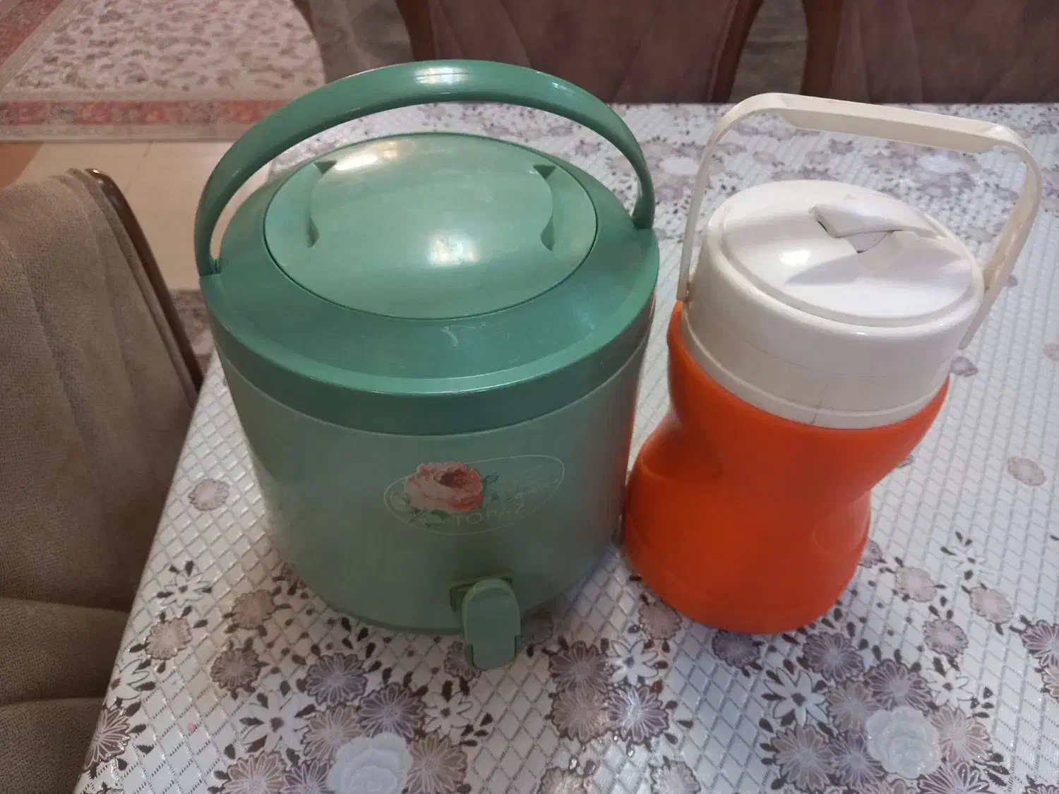 دو عدد کلمن آب|ظروف نگهدارنده، پلاستیکی، یکبارمصرف|شیراز, گلشن|دیوار