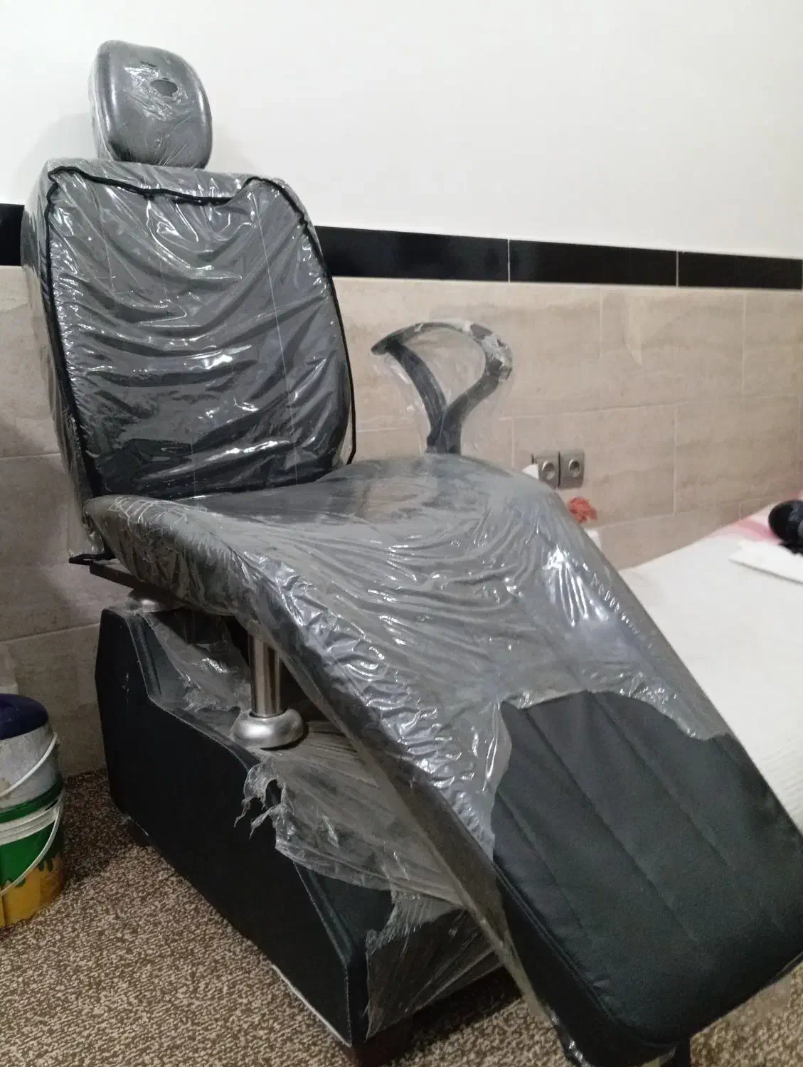 میز آرایش و صندلی آرایشگاه و دستگاه شمع|آرایشگاه و سالنهای زیبایی|قشم, |دیوار