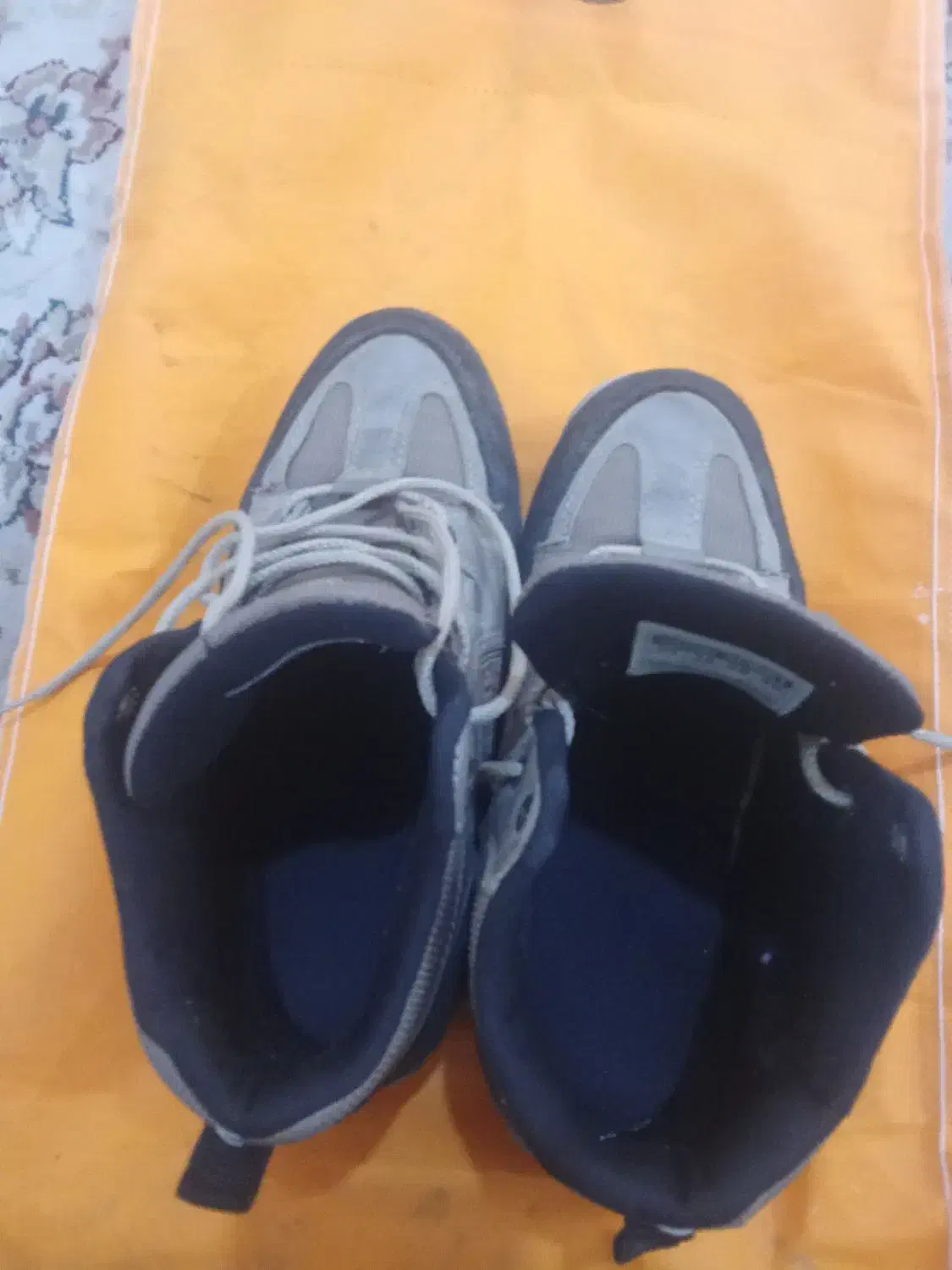 کفش کوهنوردی|کیف، کفش، کمربند|طبس, |دیوار