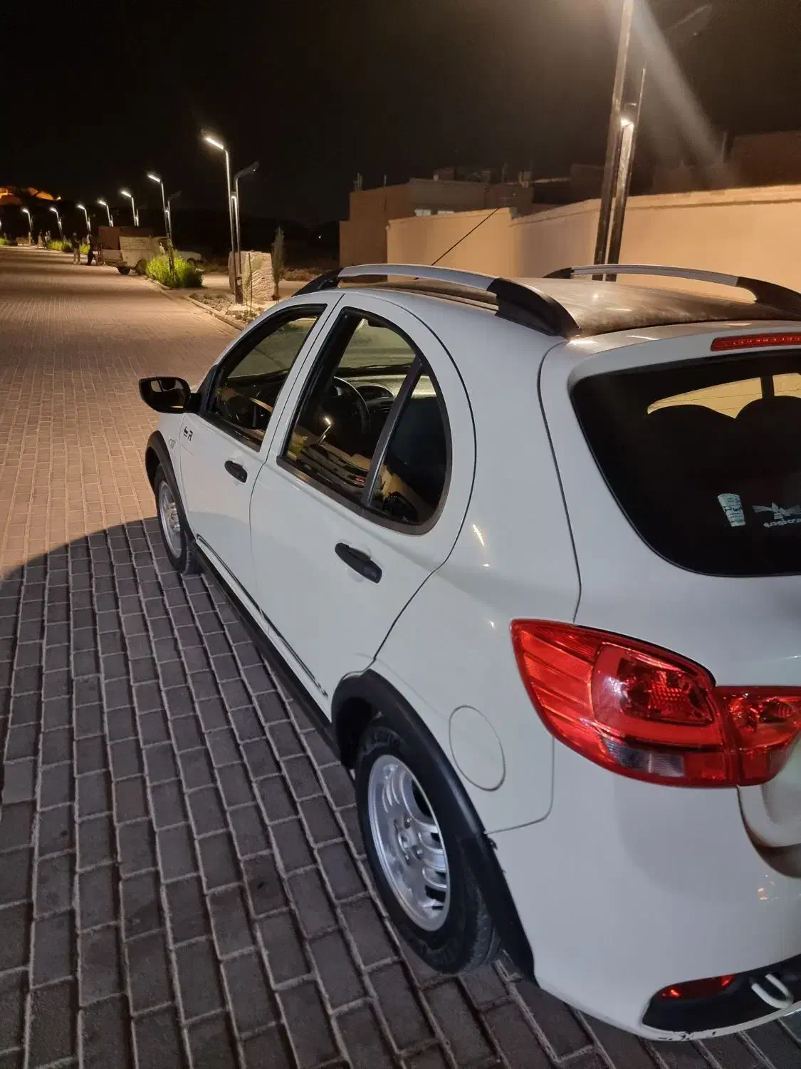 کوییک R کرم مشکی ۴۰۱|خودرو سواری و وانت|کاشان, قطب راوندی|دیوار