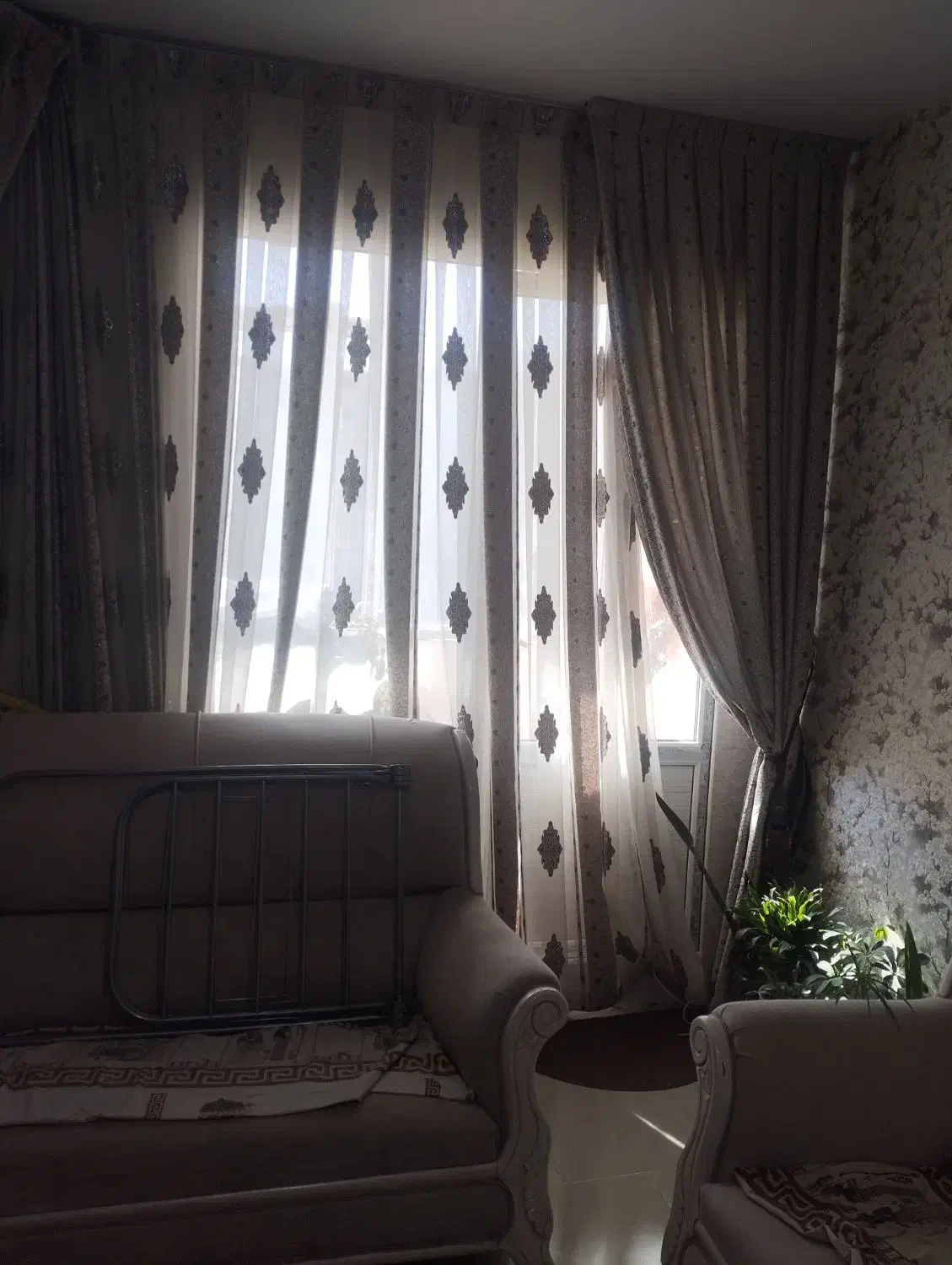 پرده|پرده، رانر، رومیزی|گلبهار, شهر جدید گلبهار|دیوار