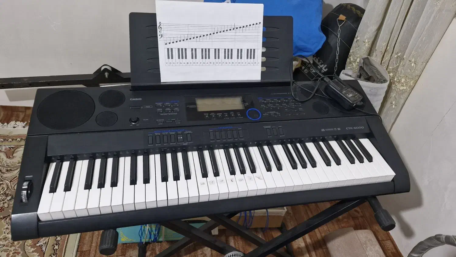 کیبورد Casio 6000 سالم در حد نو به همراه پایه|پیانو، کیبورد، آکاردئون|ارومیه, |دیوار