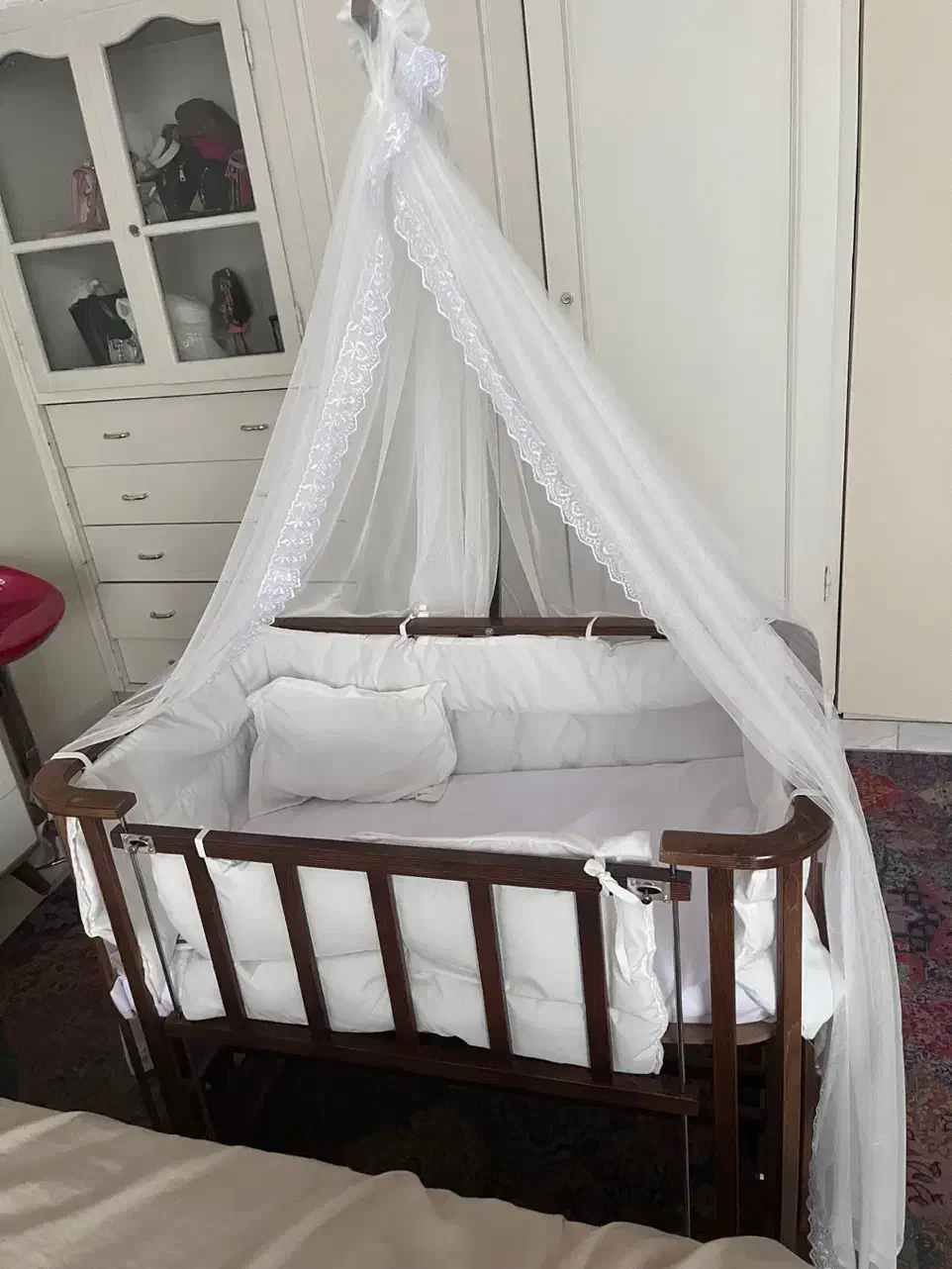 تخت و گهواره کنار مادر|تخت و صندلی بچه|اصفهان, سرشبادران|دیوار