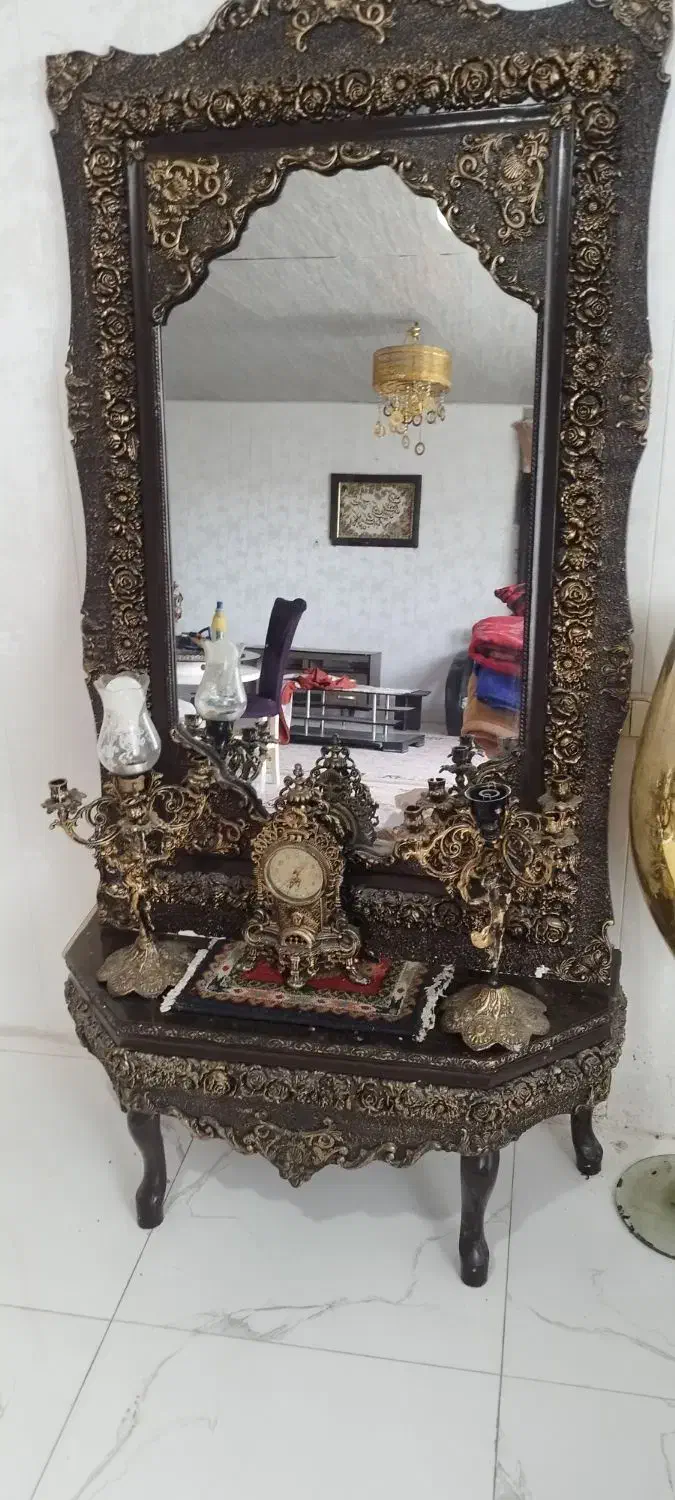 اینه وشمعدان|آینه|بندر انزلی, ساحل قو|دیوار