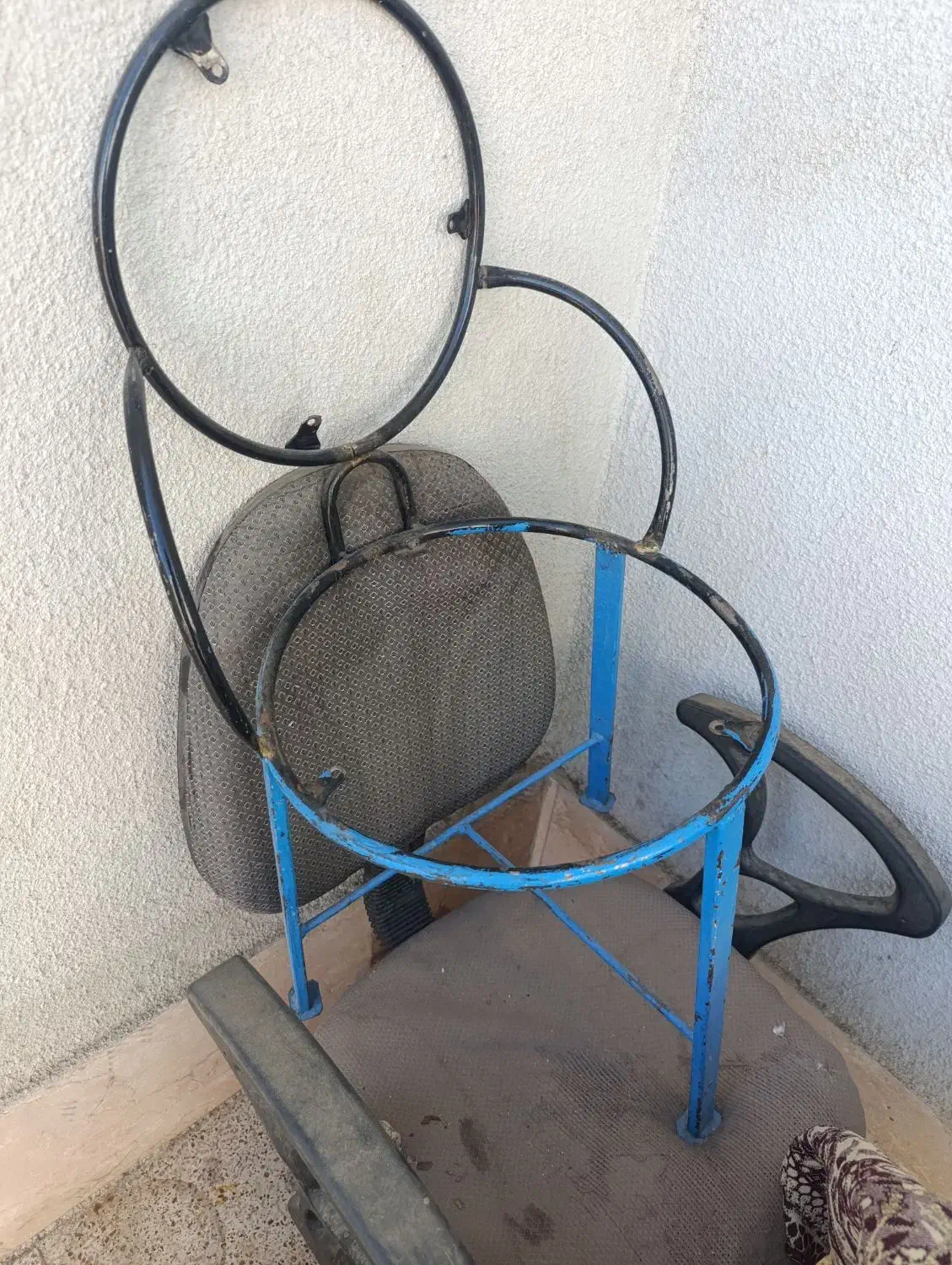 دوتا صندلی|صندلی و نیمکت|شاهرود, |دیوار