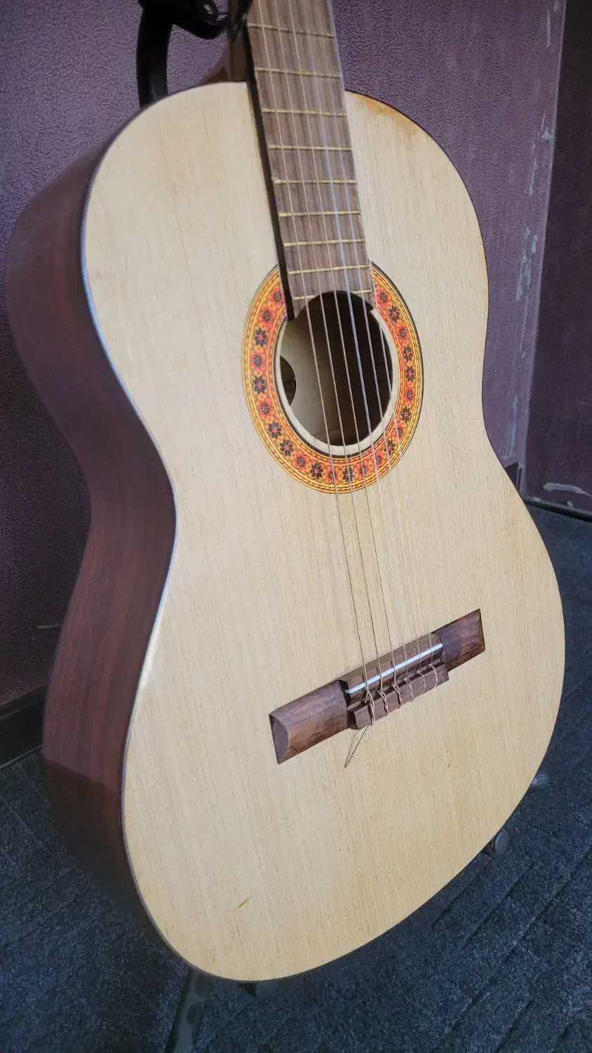 گیتار ورنا آکبند مناسب برای شروع|گیتار، بیس، امپلیفایر|شاهرود, |دیوار