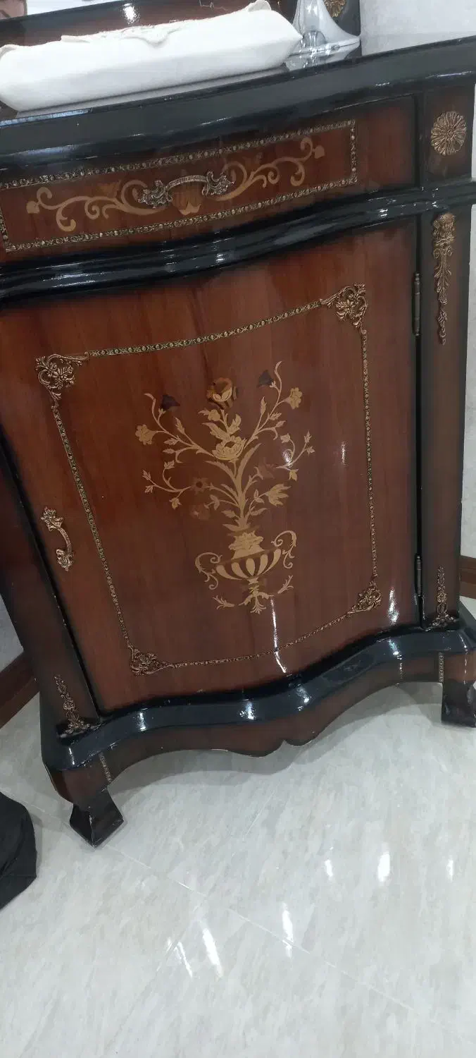 میزکنسول وآیینه کلاسیک درحدنو|بوفه، ویترین، کنسول|قزوین, |دیوار