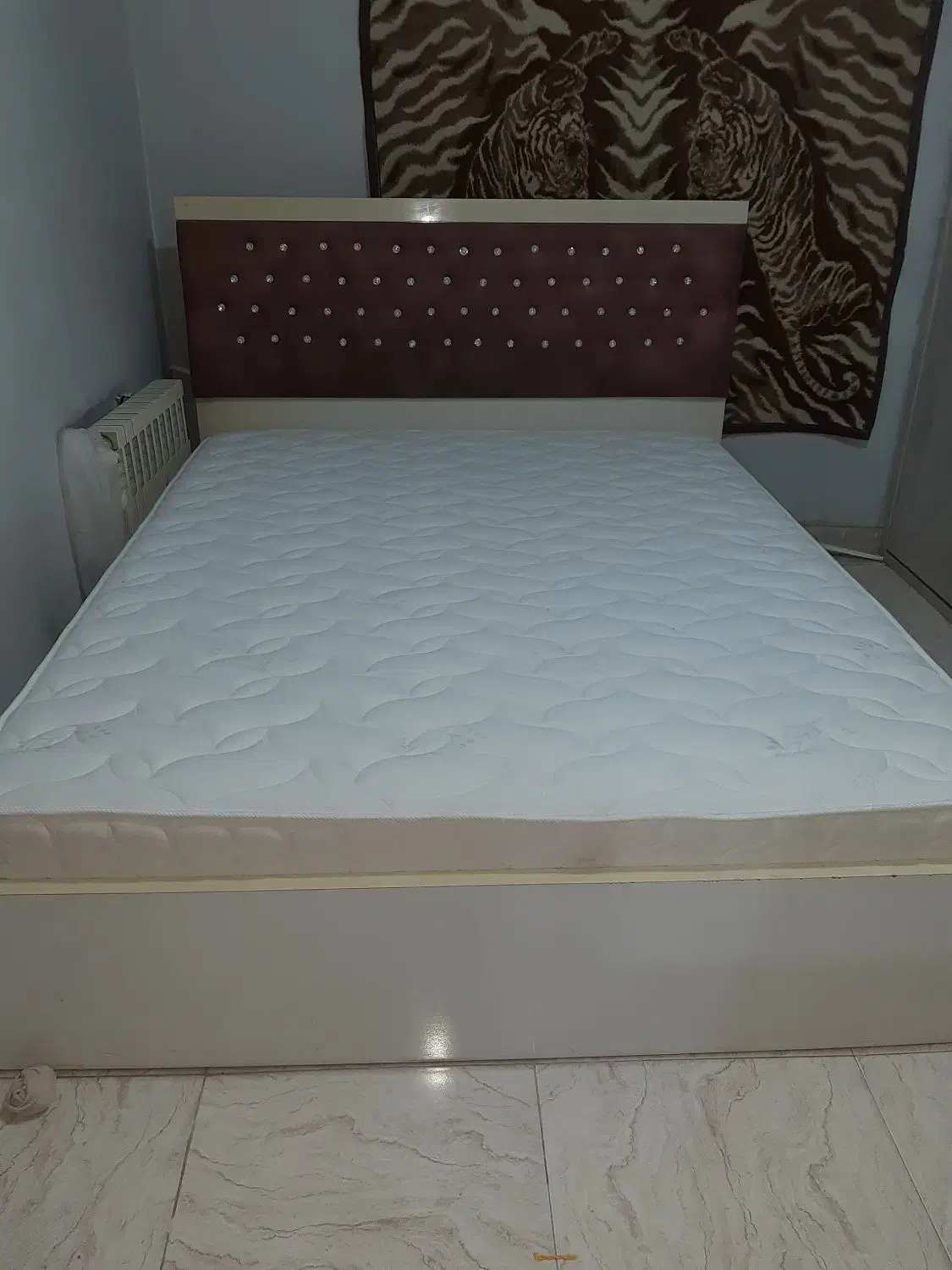 تختخواب دونفره|تخت و سرویس خواب|فردیس, منظریه|دیوار