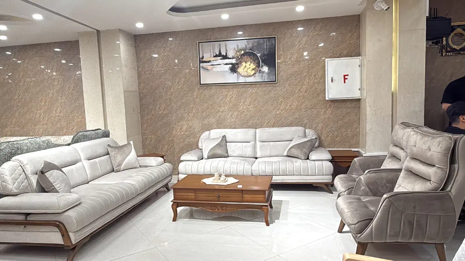 تنوع مبل کلاسیک و راحتی۳۶ماه اقساط،تعویض مبل کهنه|مبلمان خانگی و میز عسلی|کرج, کوی امامیه|دیوار
