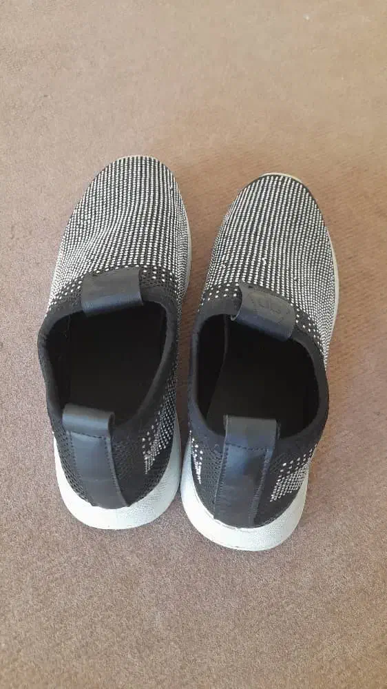 کفش کتانی نگین دار|کیف، کفش، کمربند|قم, هنرستان|دیوار