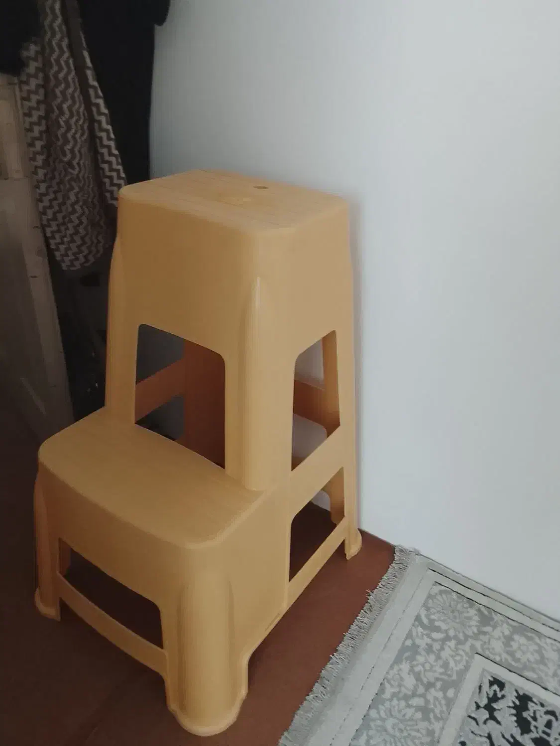 چهارپایه بلند|صندلی و نیمکت|اردبیل, |دیوار